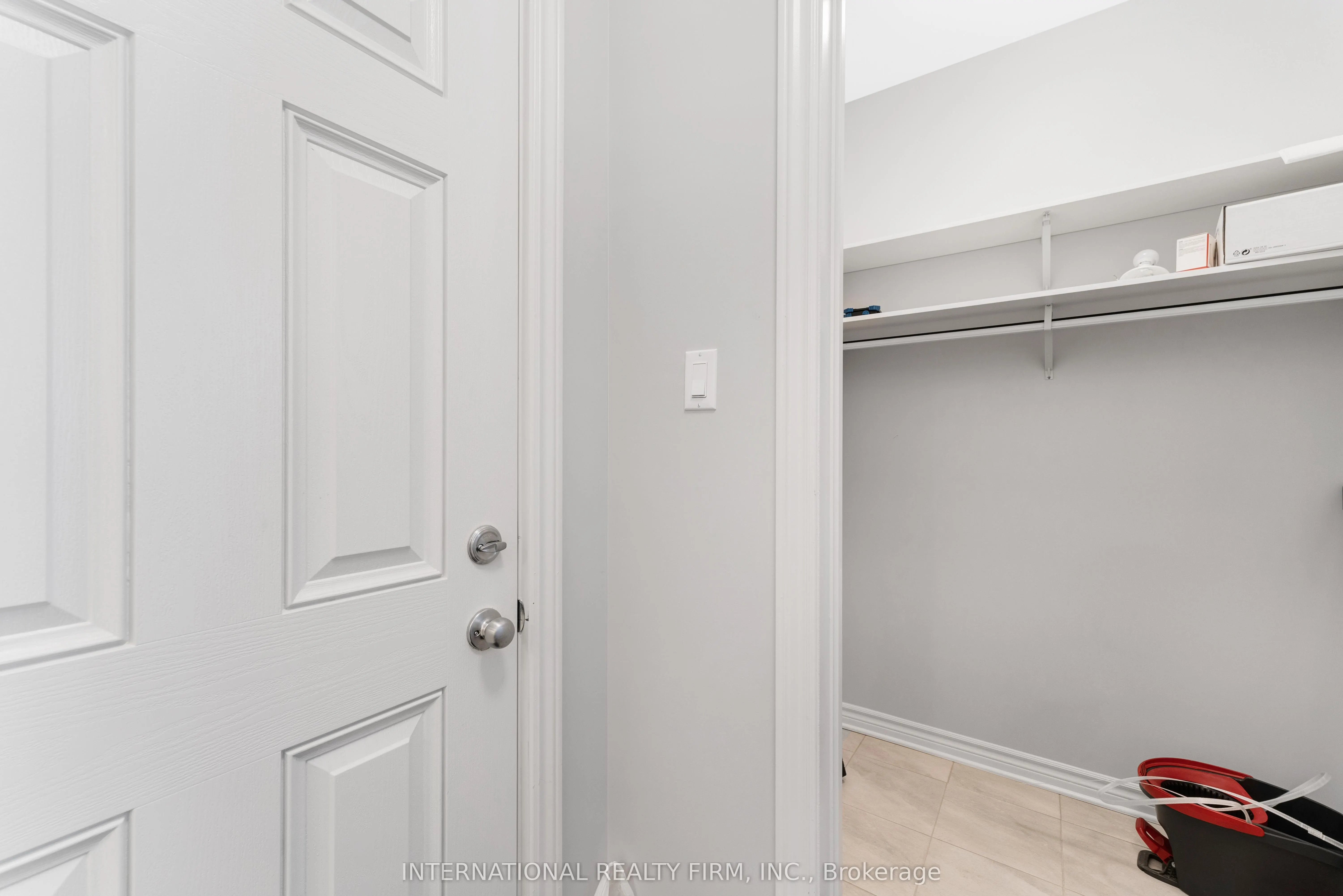 696 Moonflower Crescent