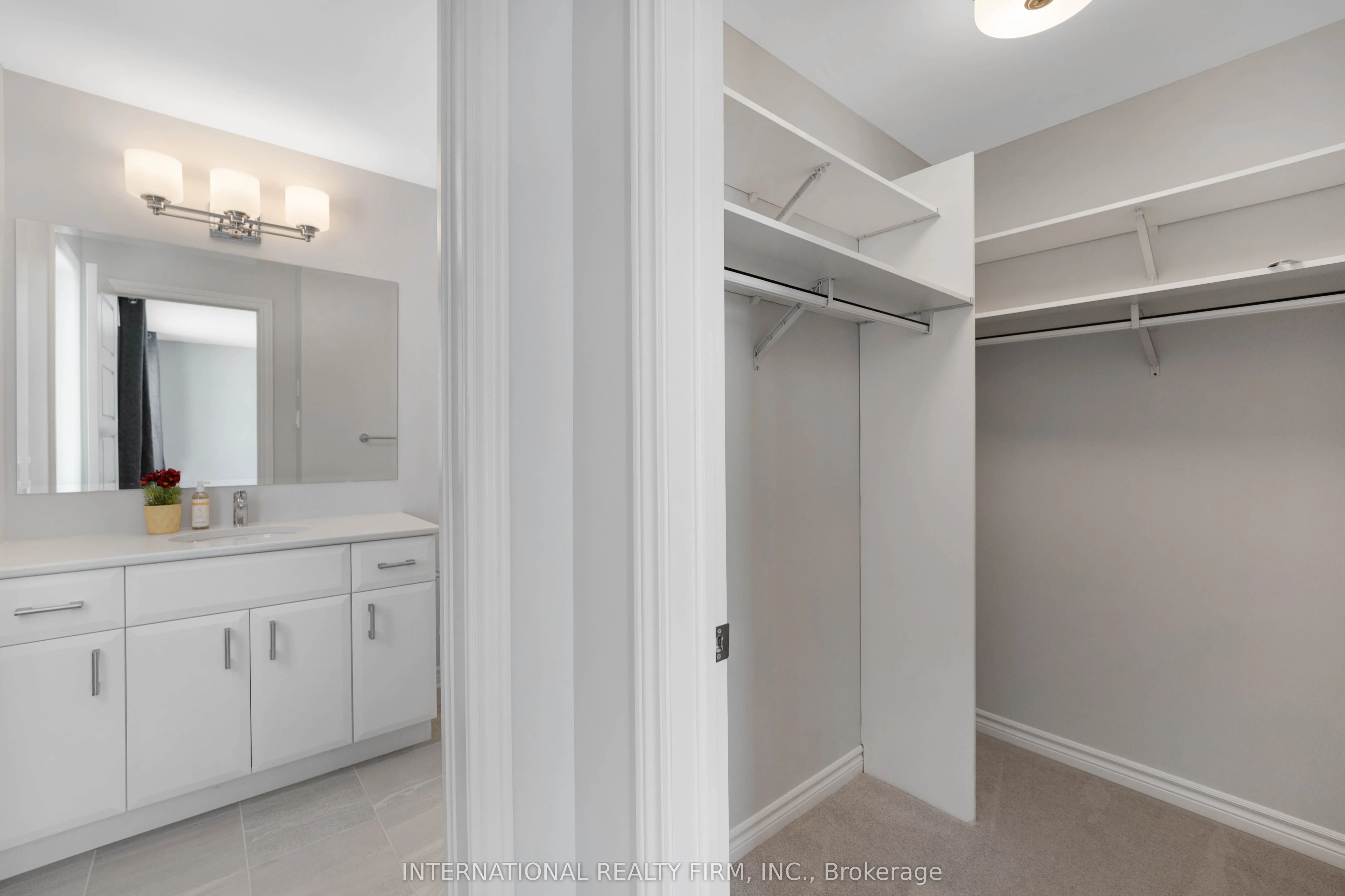 696 Moonflower Crescent