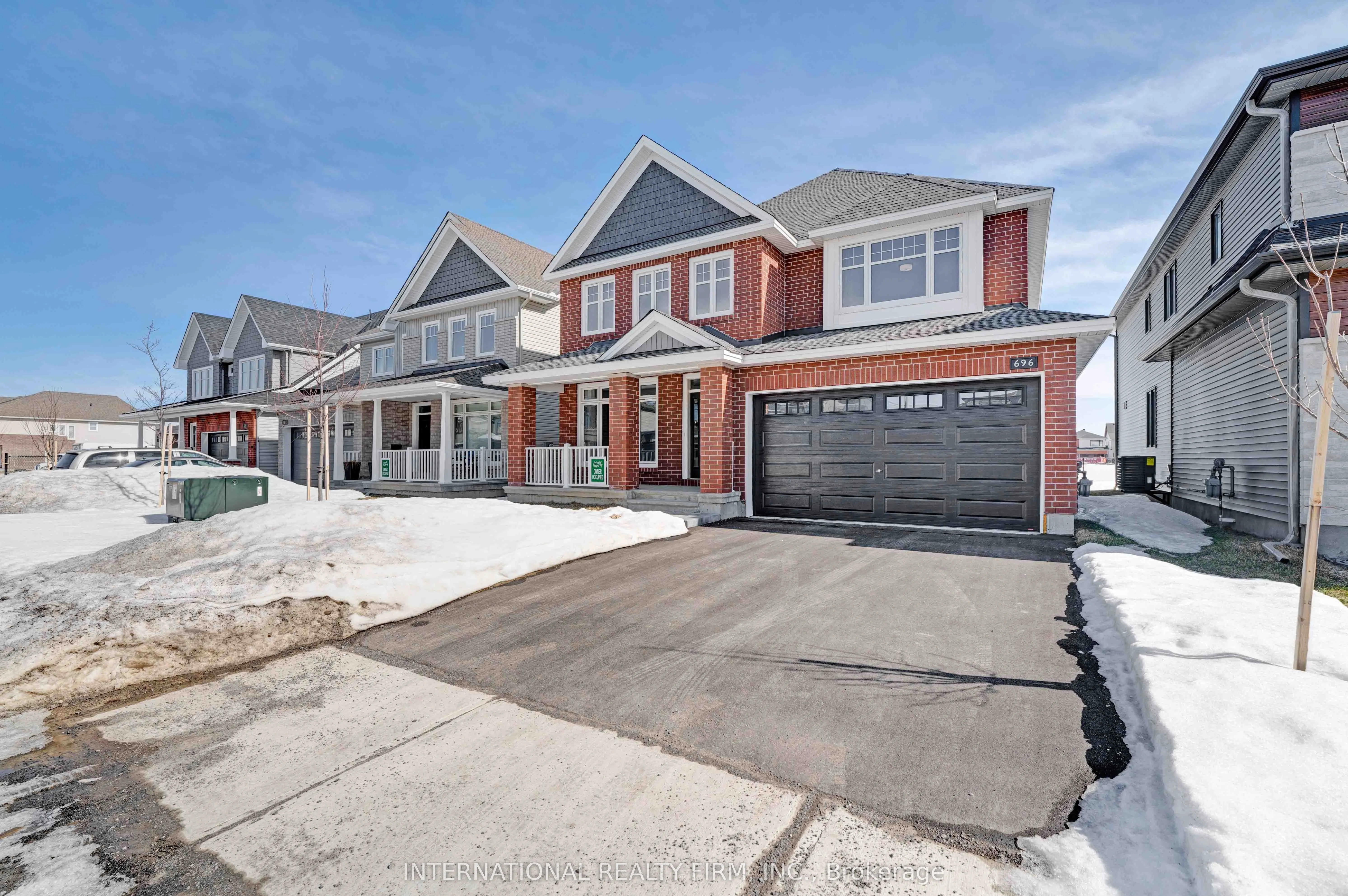 696 Moonflower Crescent