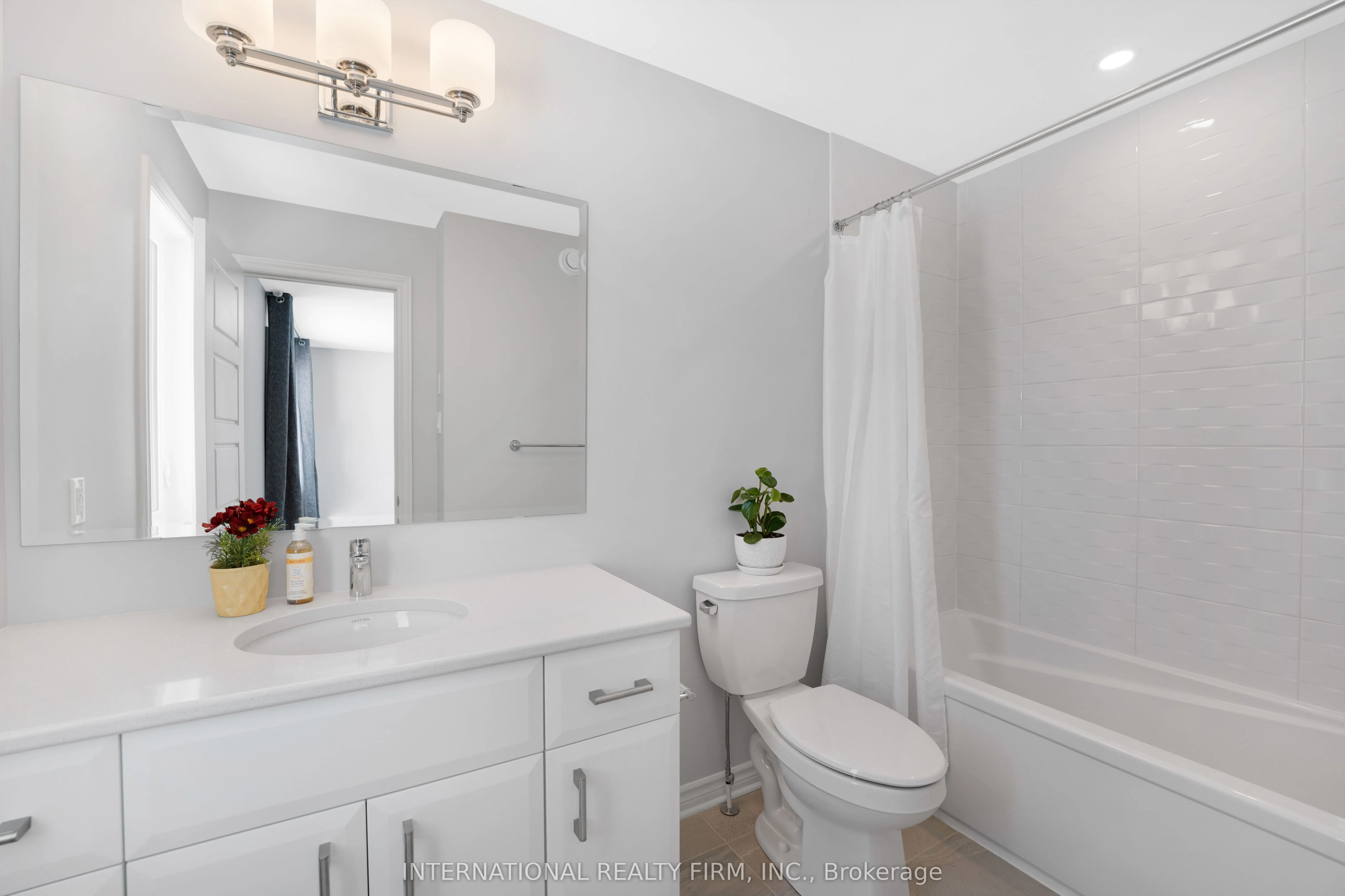 696 Moonflower Crescent