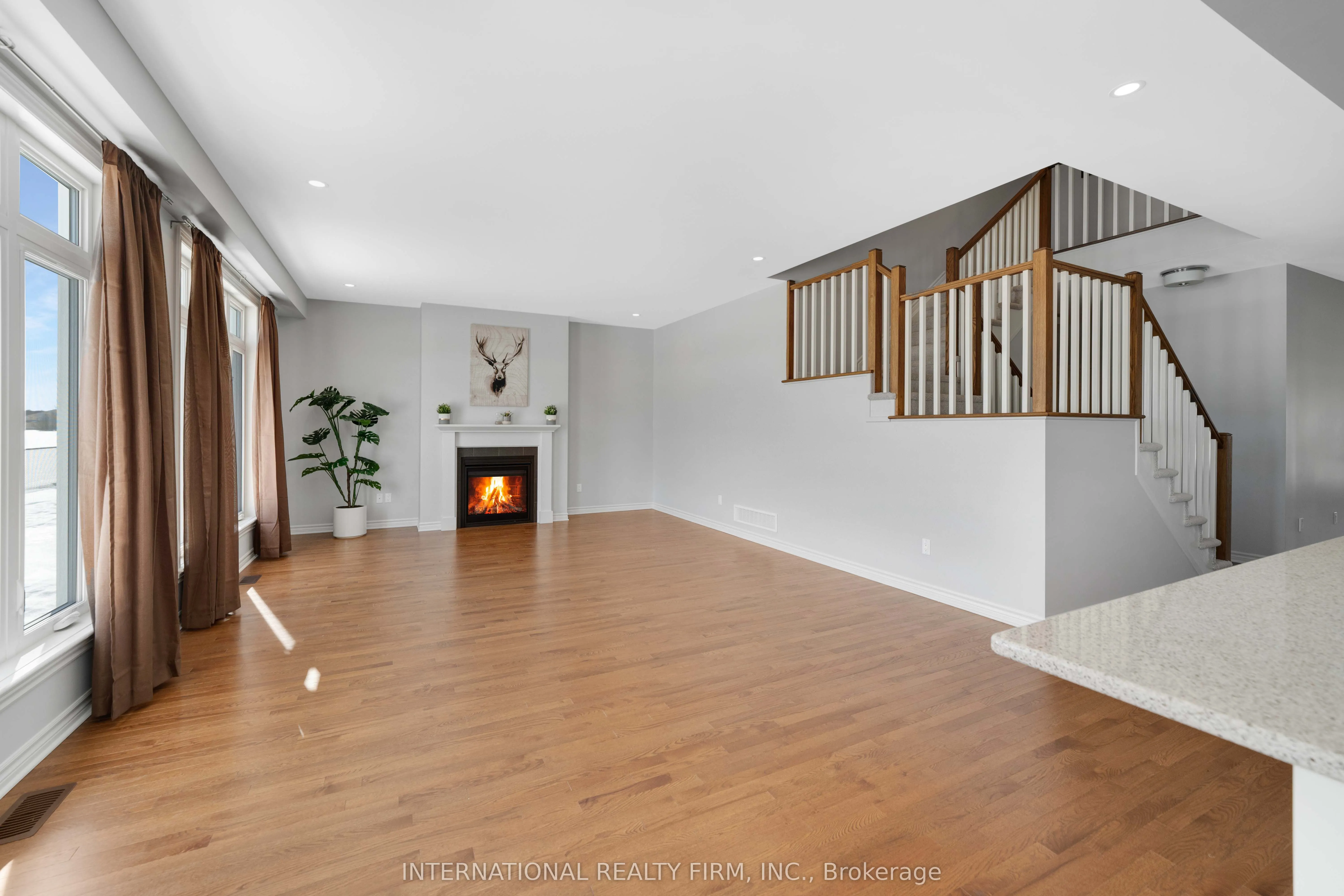 696 Moonflower Crescent