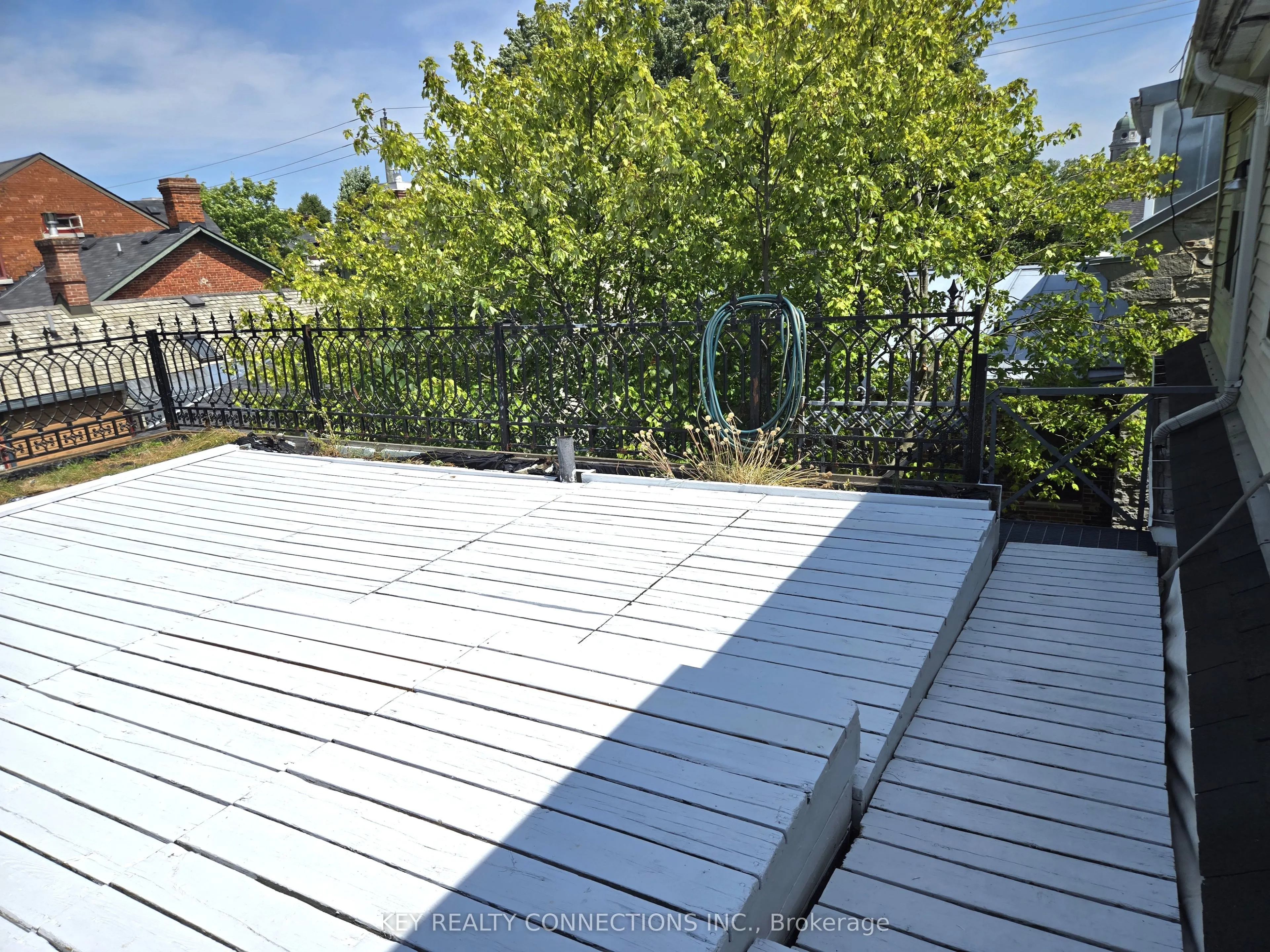 208 King Street E