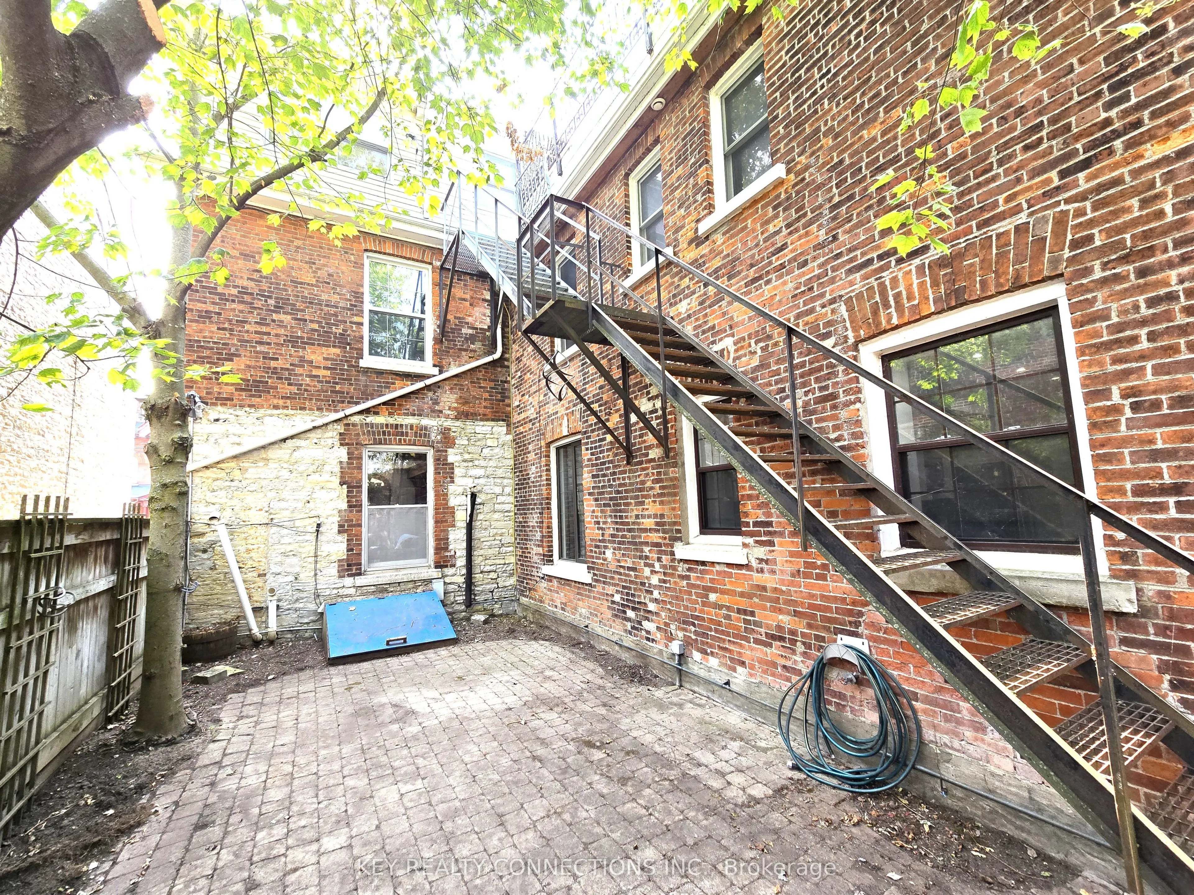 208 King Street E