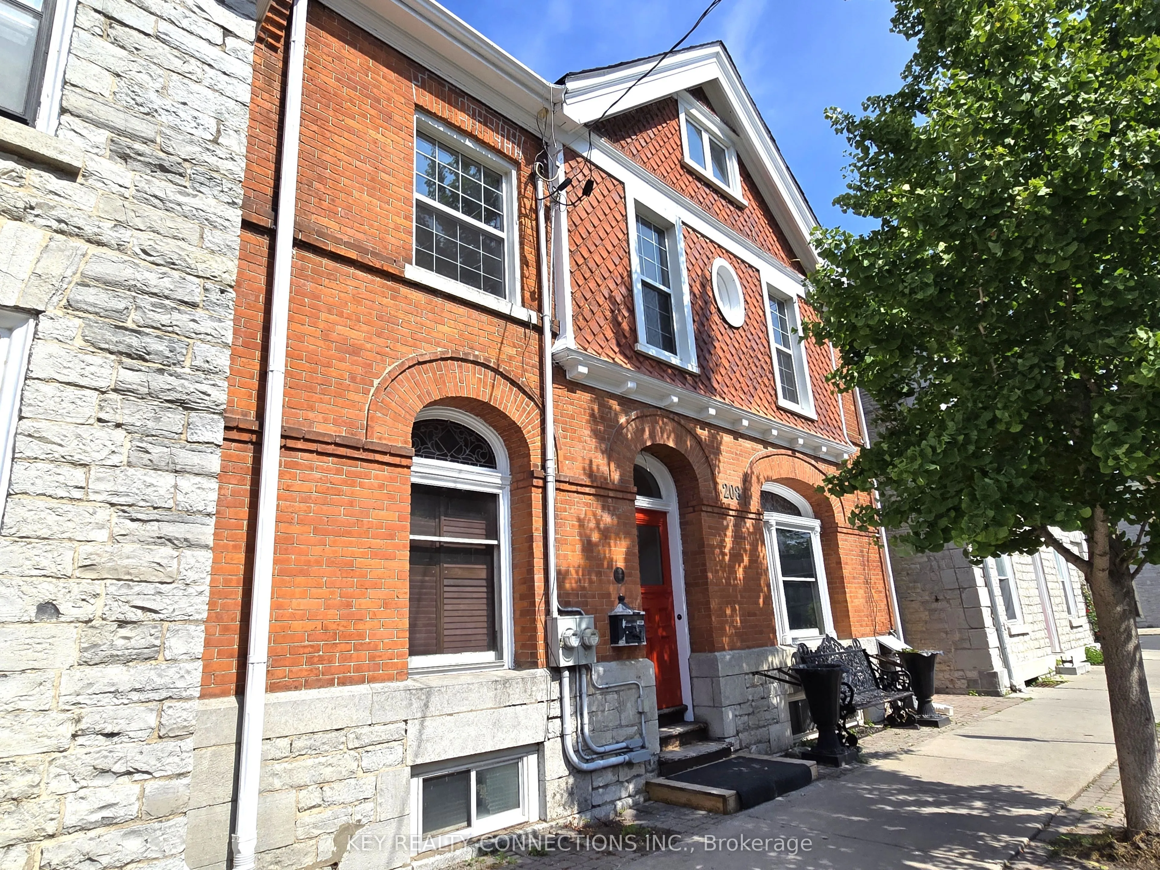 208 King Street E