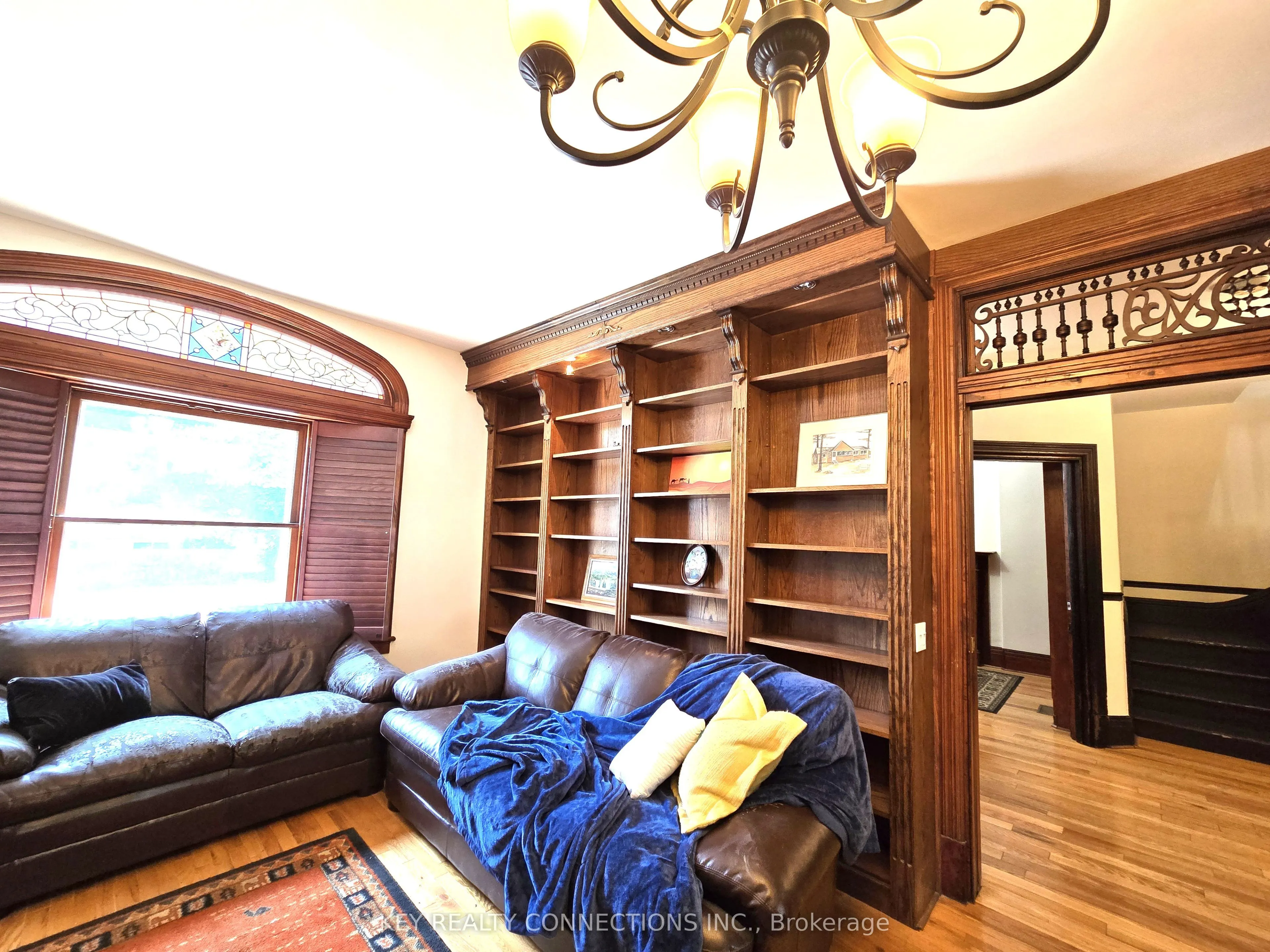 208 King Street E