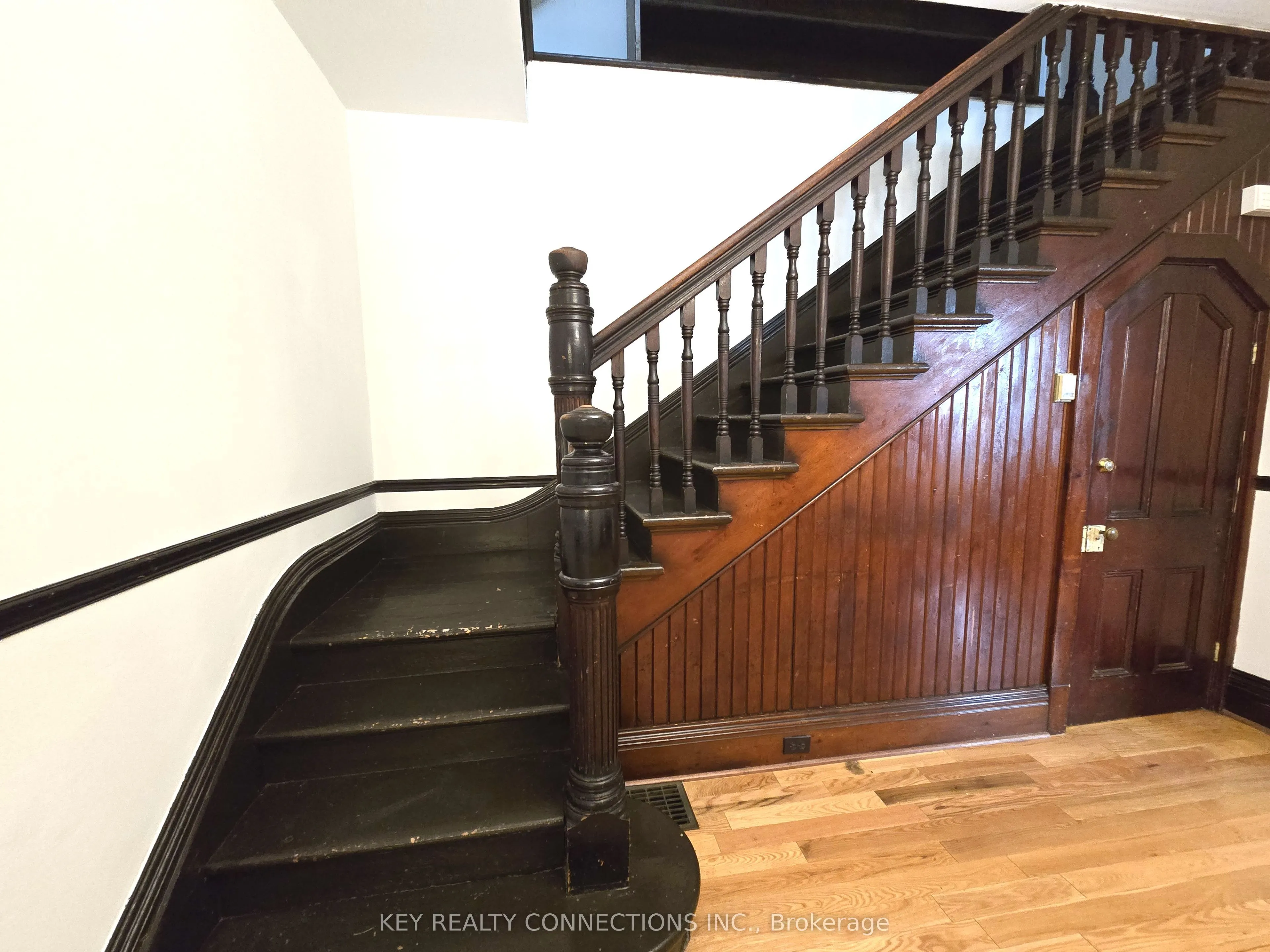 208 King Street E