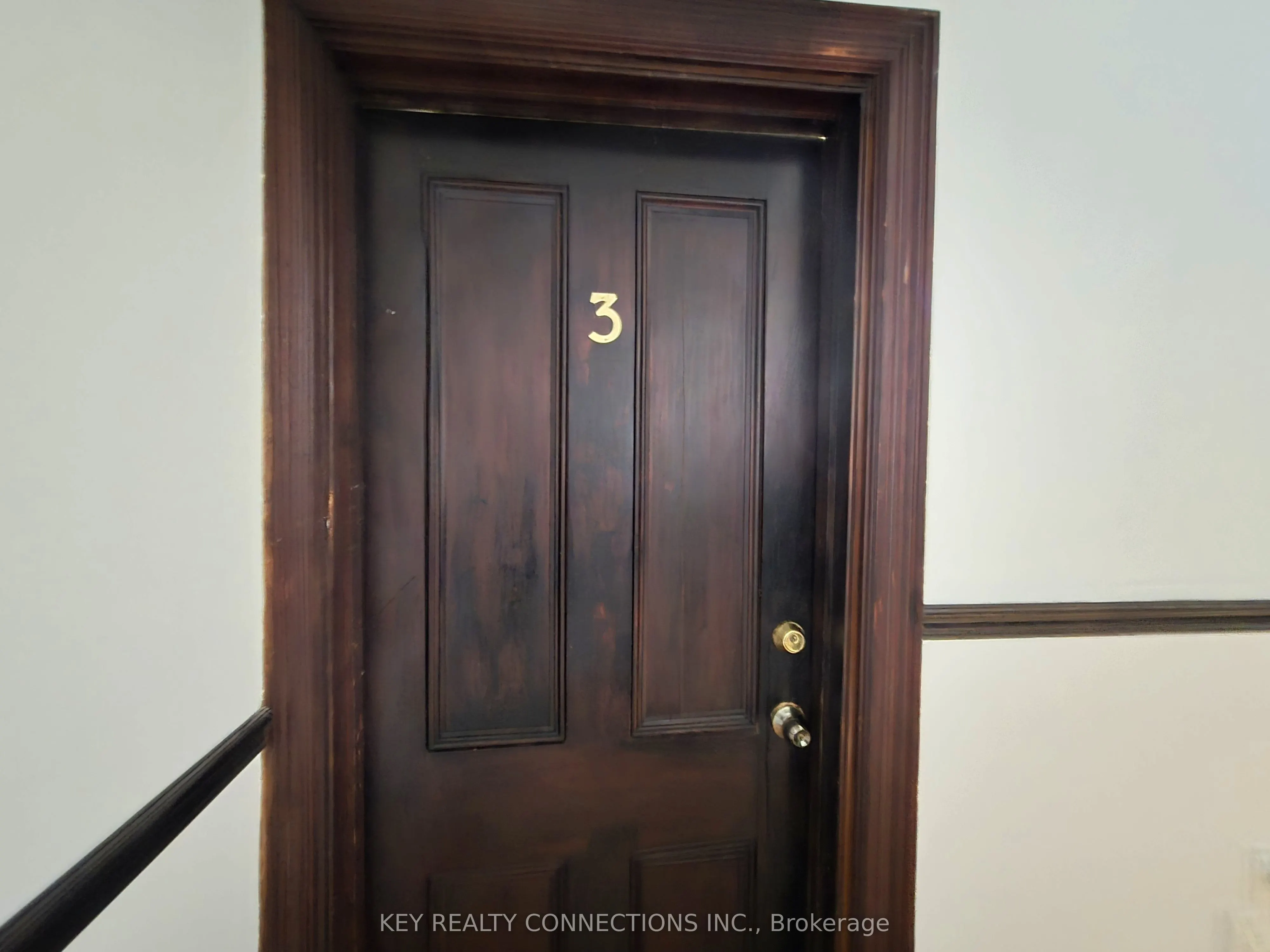208 King Street E