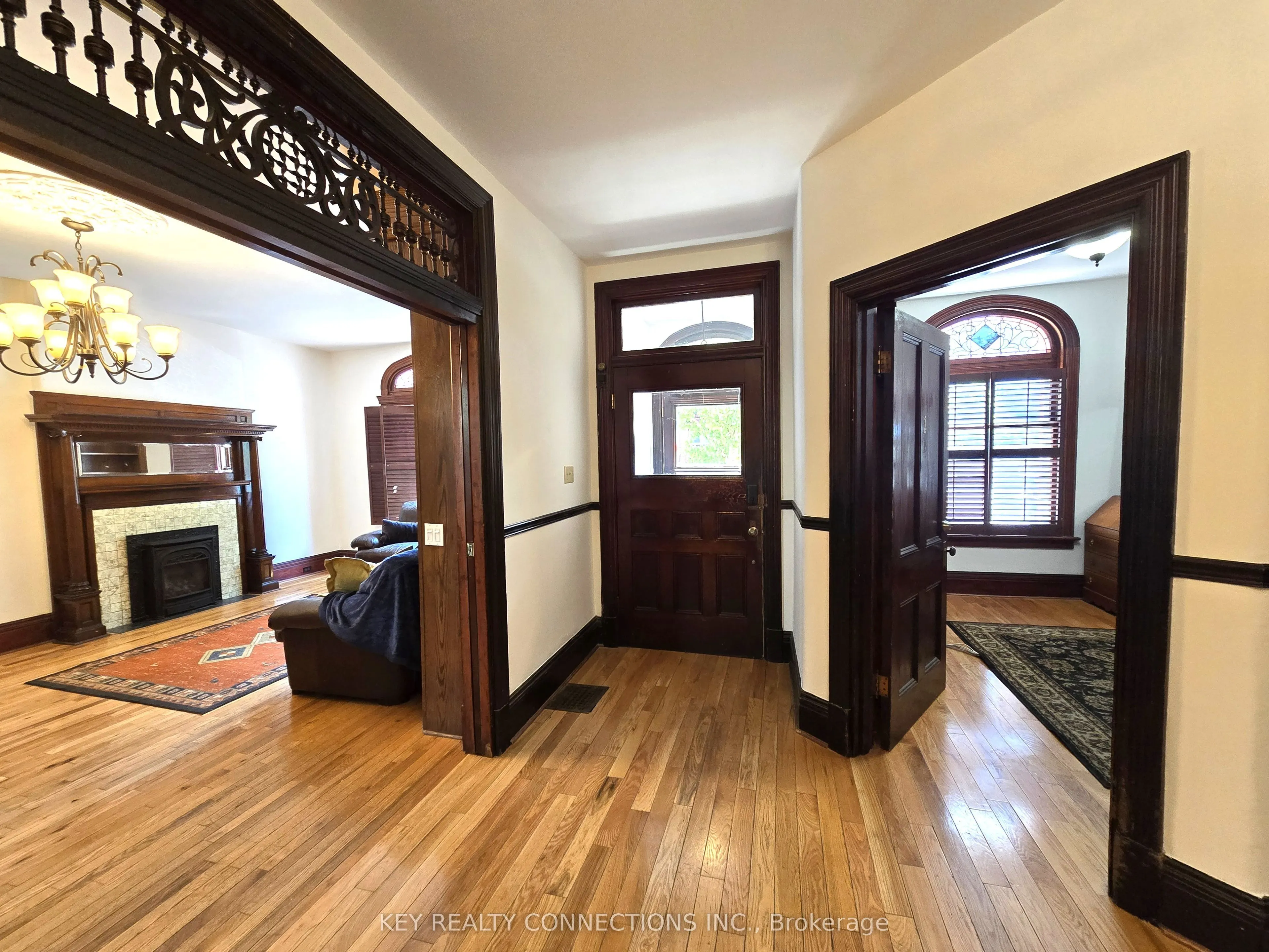 208 King Street E