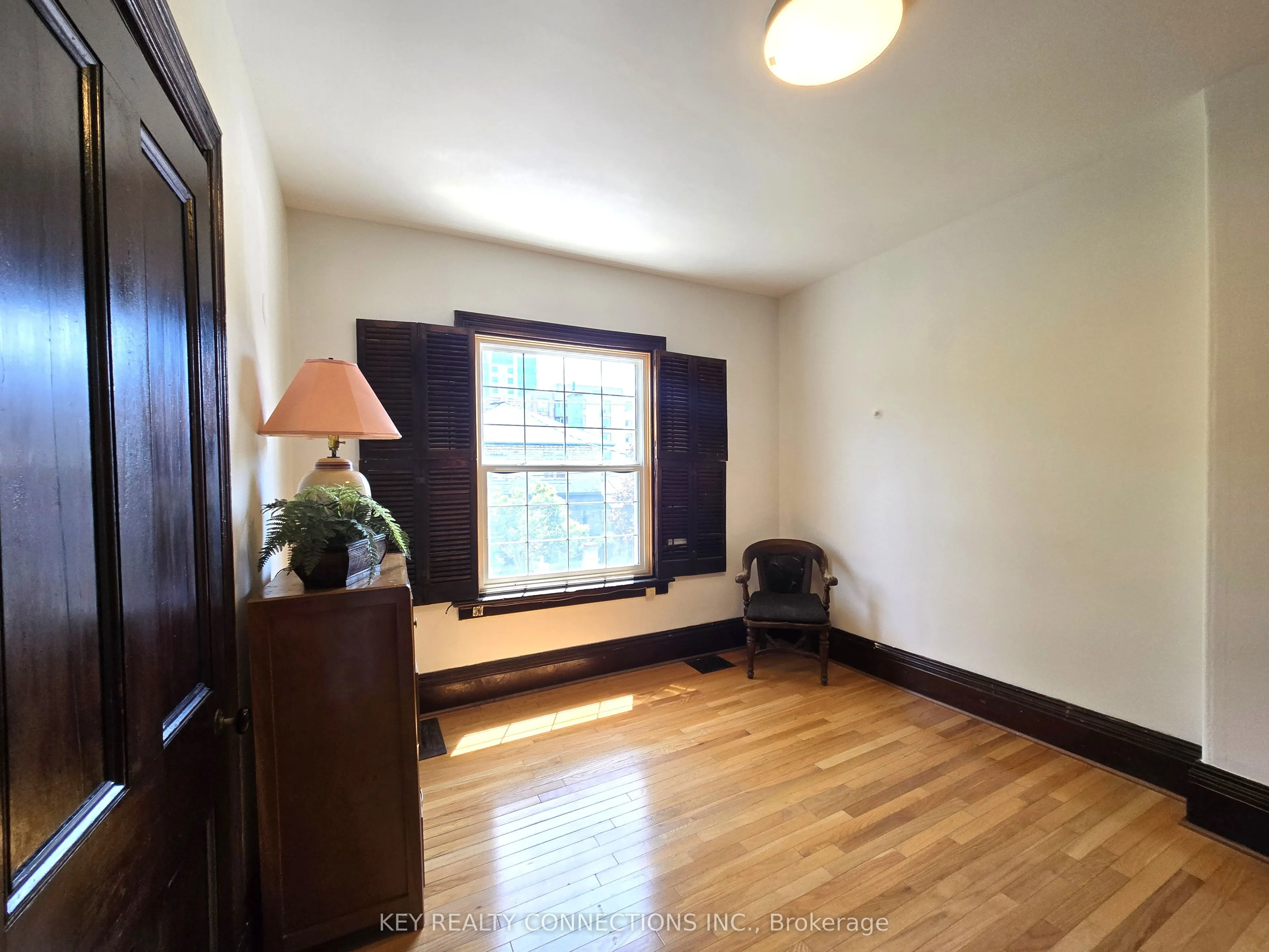 208 King Street E