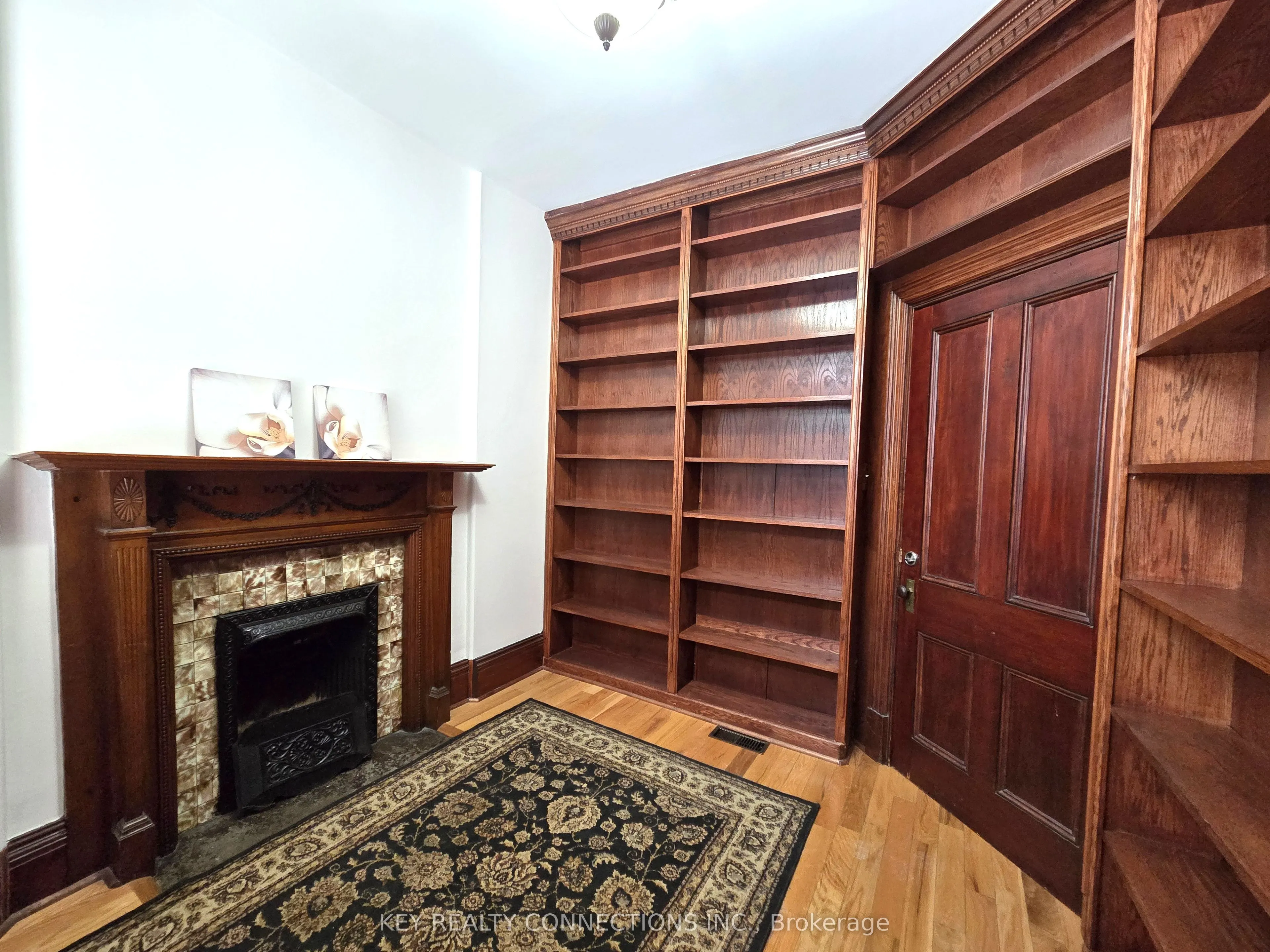 208 King Street E