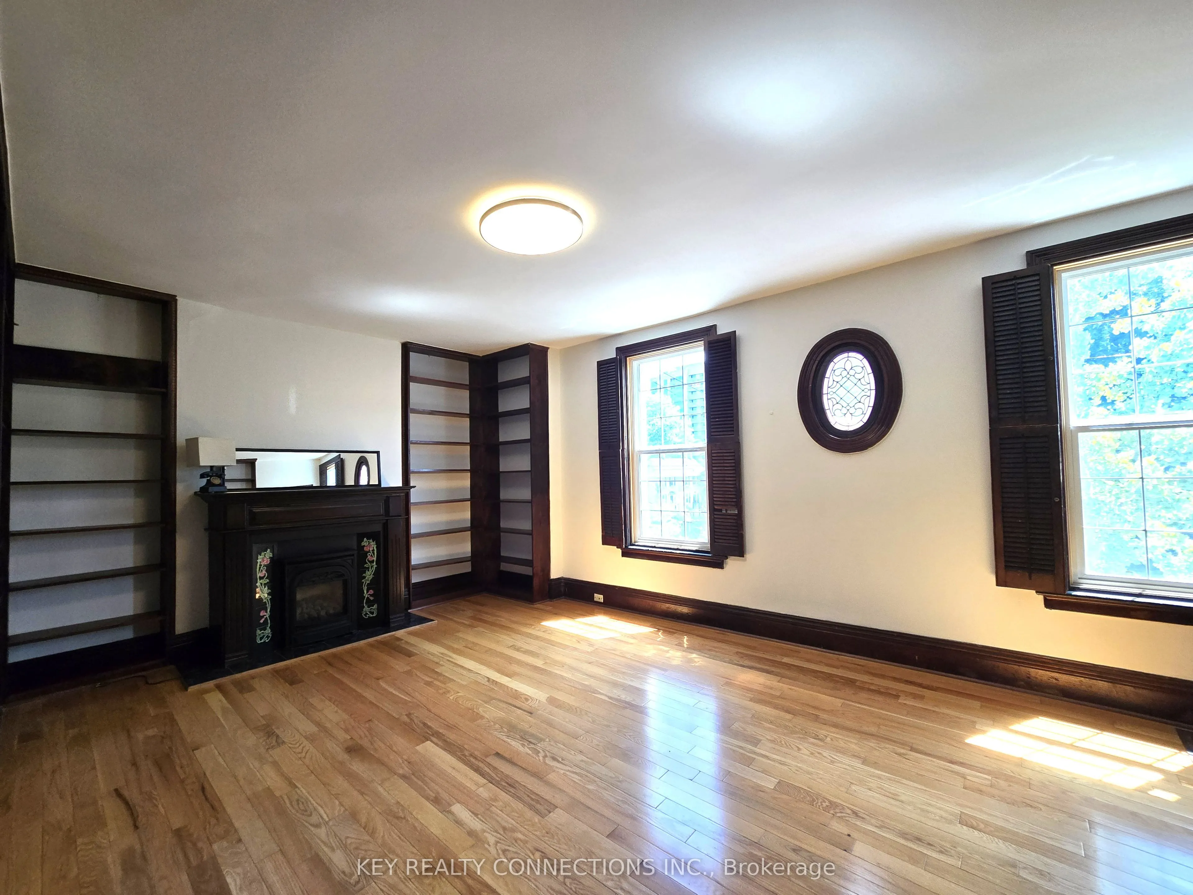 208 King Street E