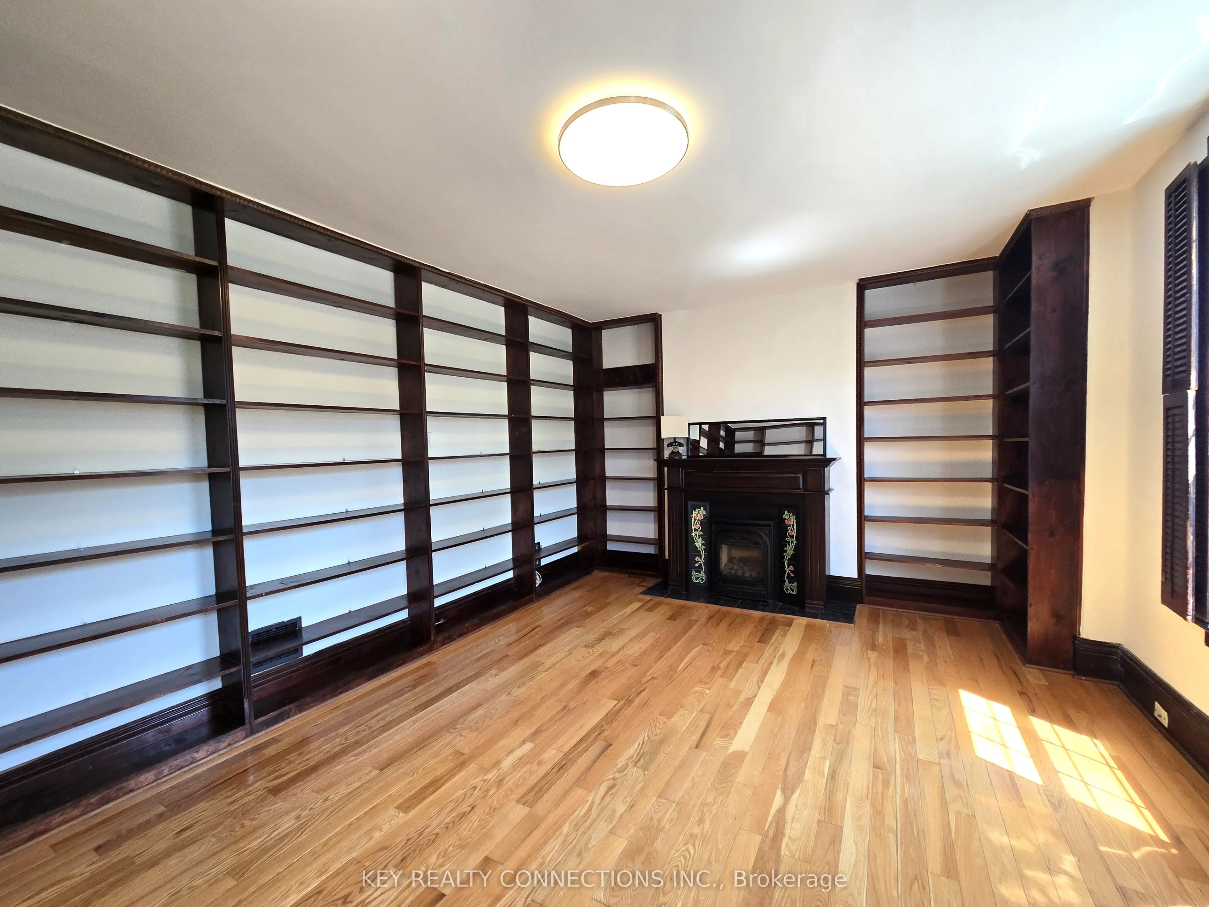 208 King Street E