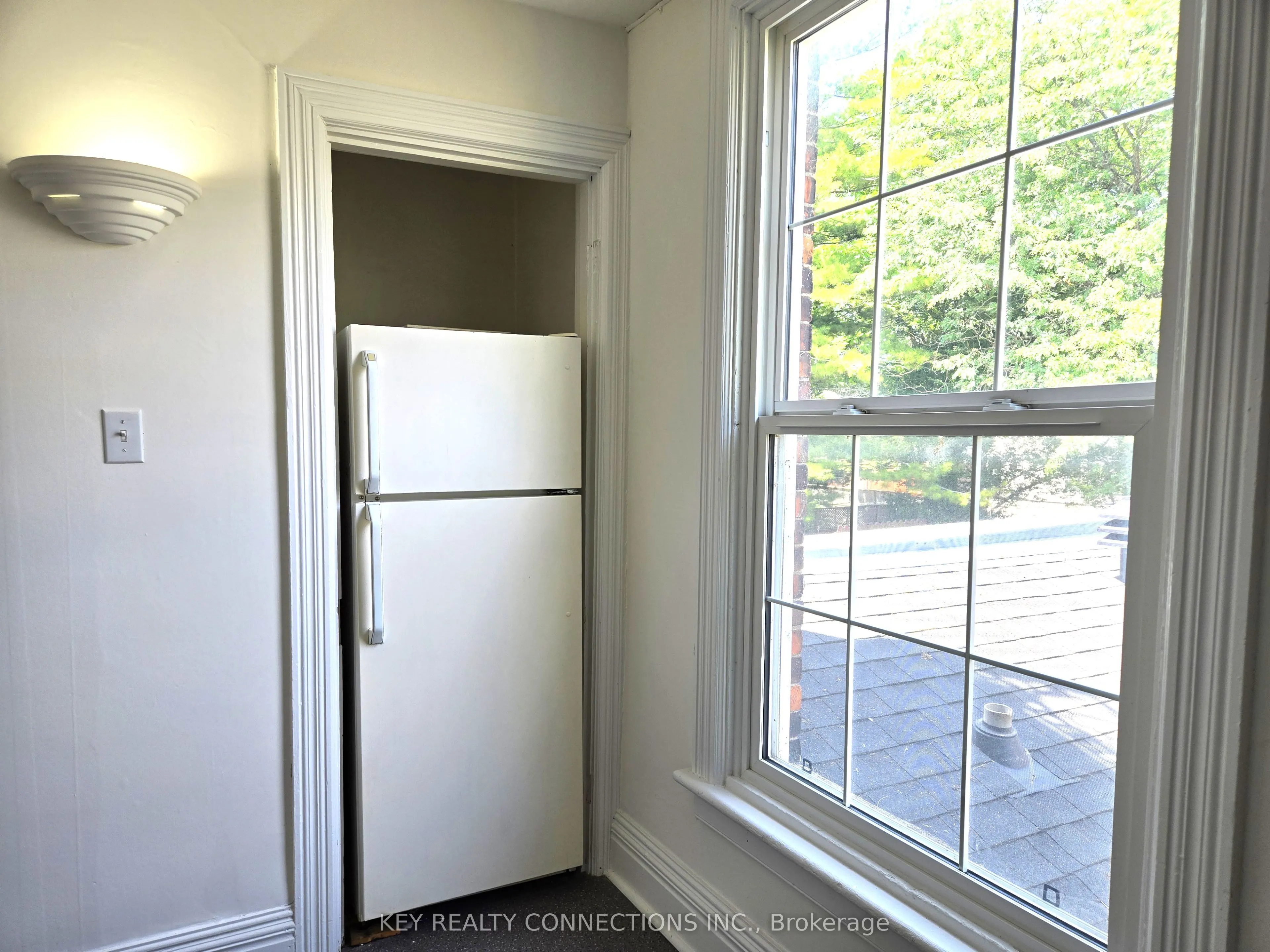 208 King Street E