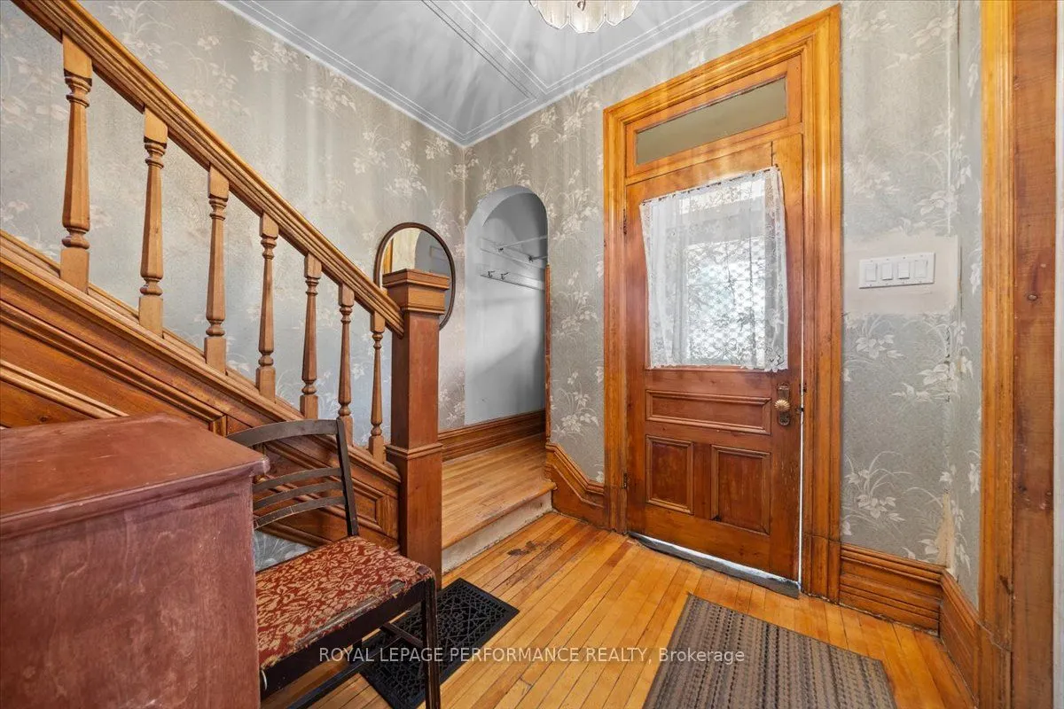 46 Leonard Avenue
