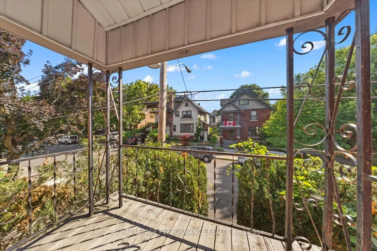 46 Leonard Avenue