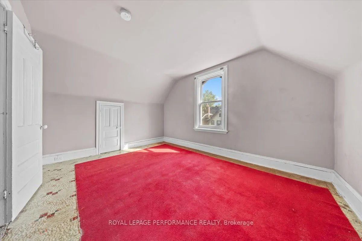 46 Leonard Avenue