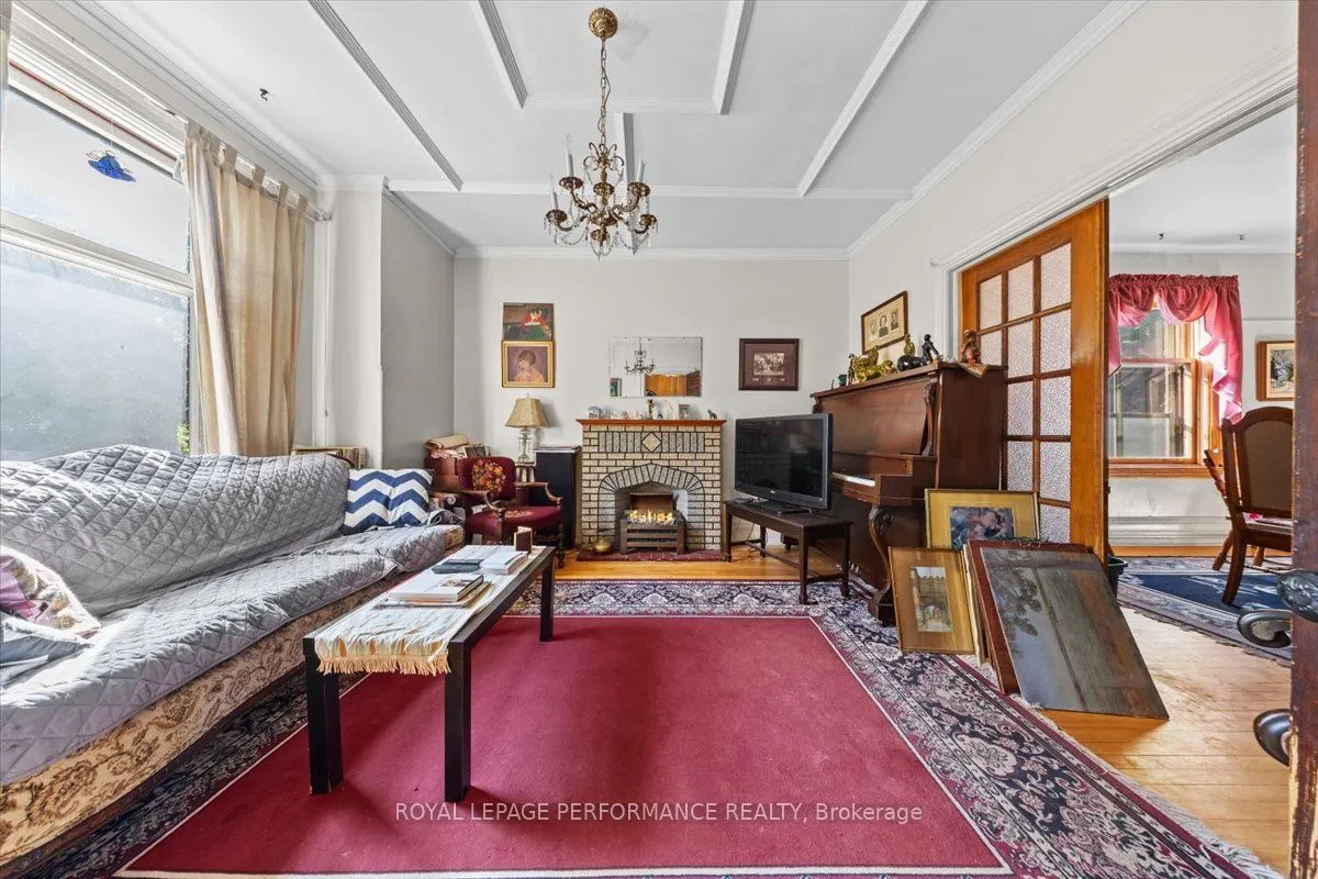 46 Leonard Avenue