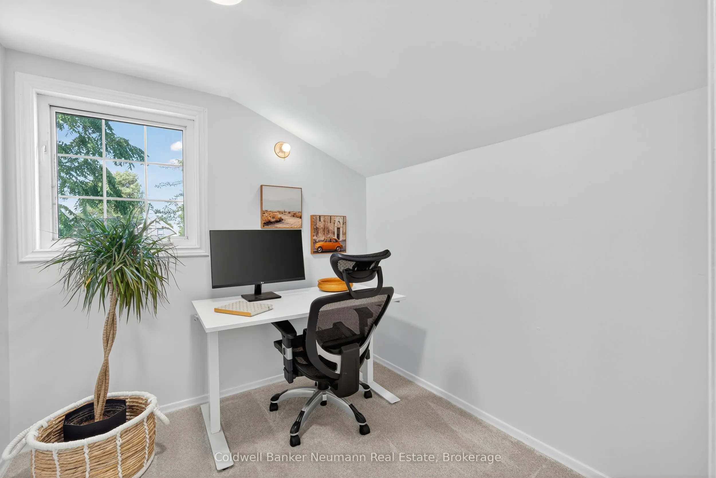 118 1/2 Wellington Street
