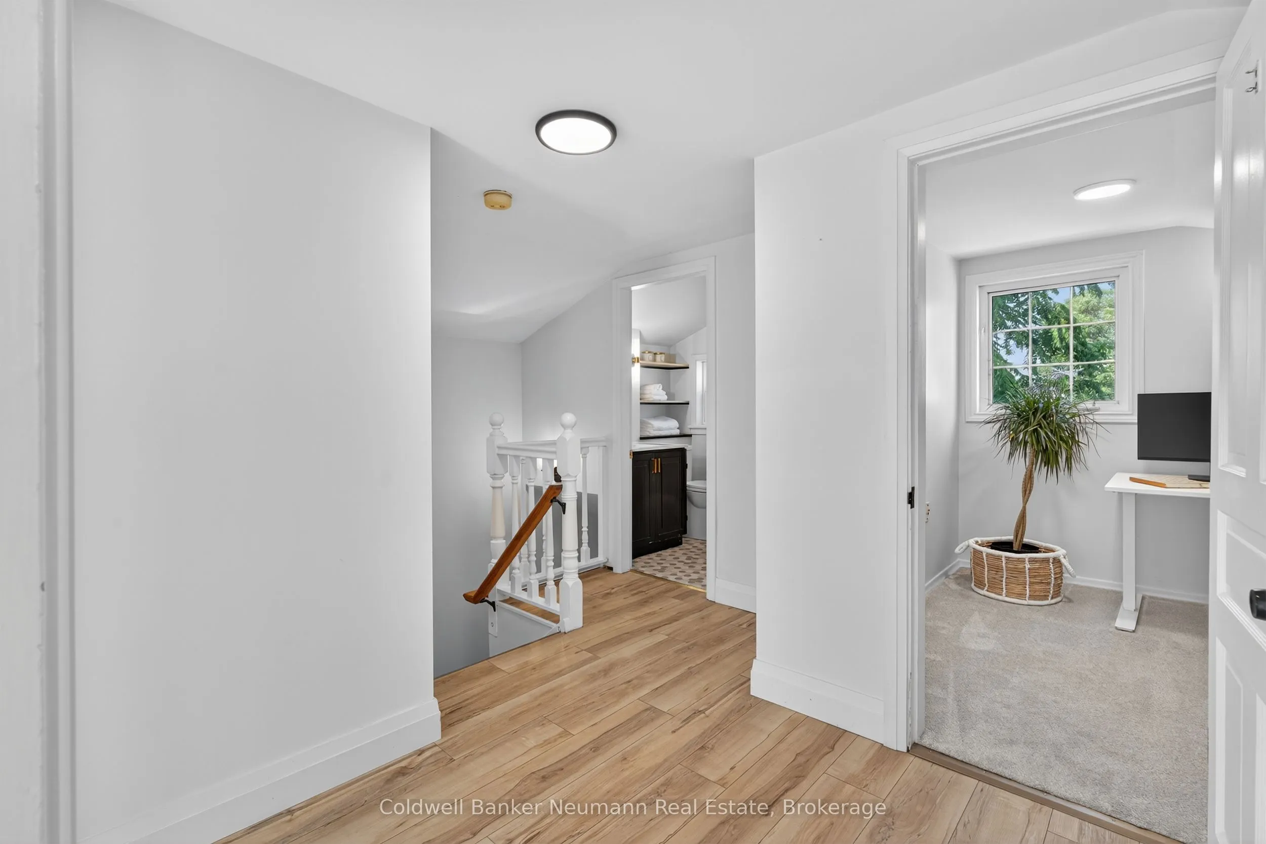 118 1/2 Wellington Street