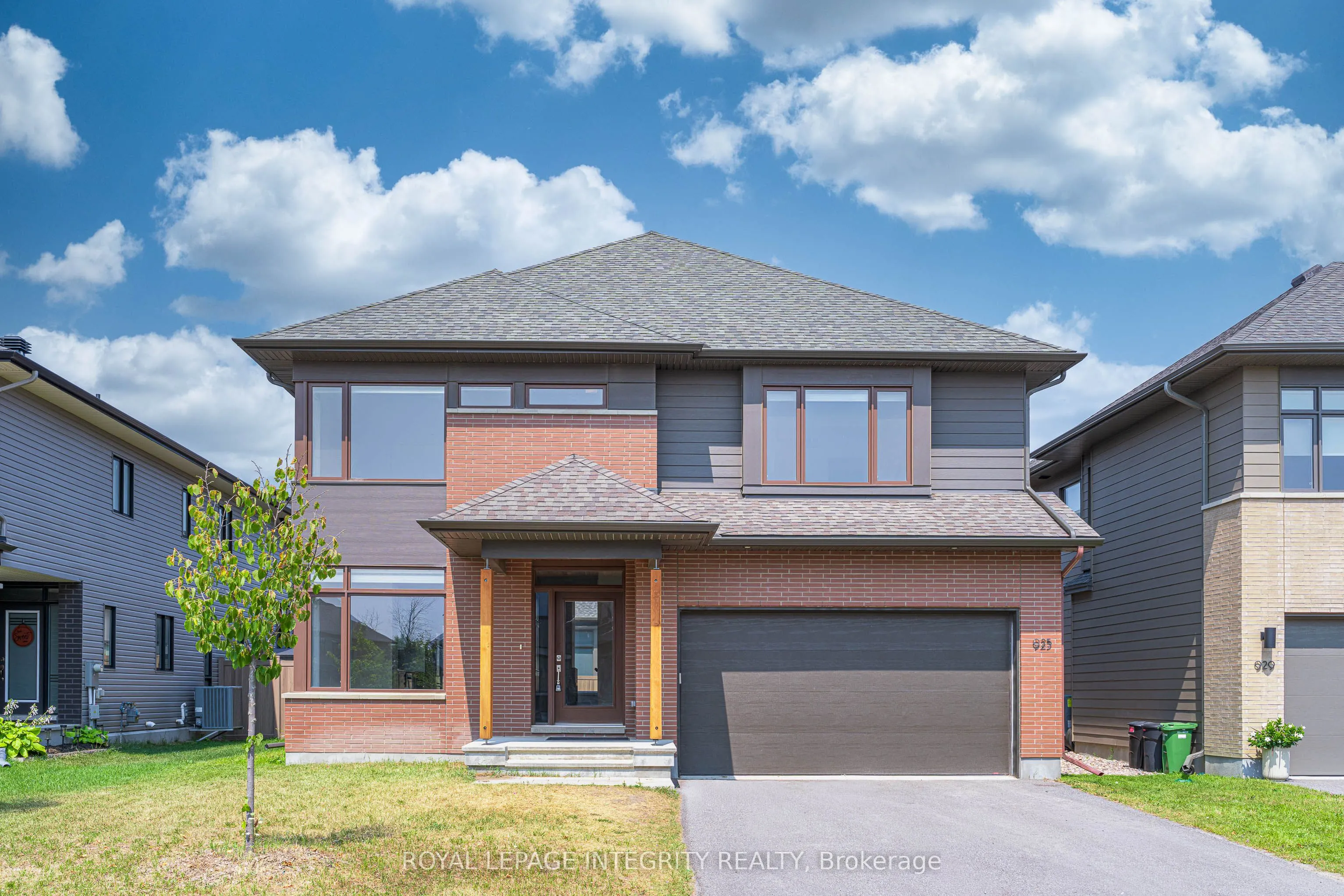 925 Islington Way