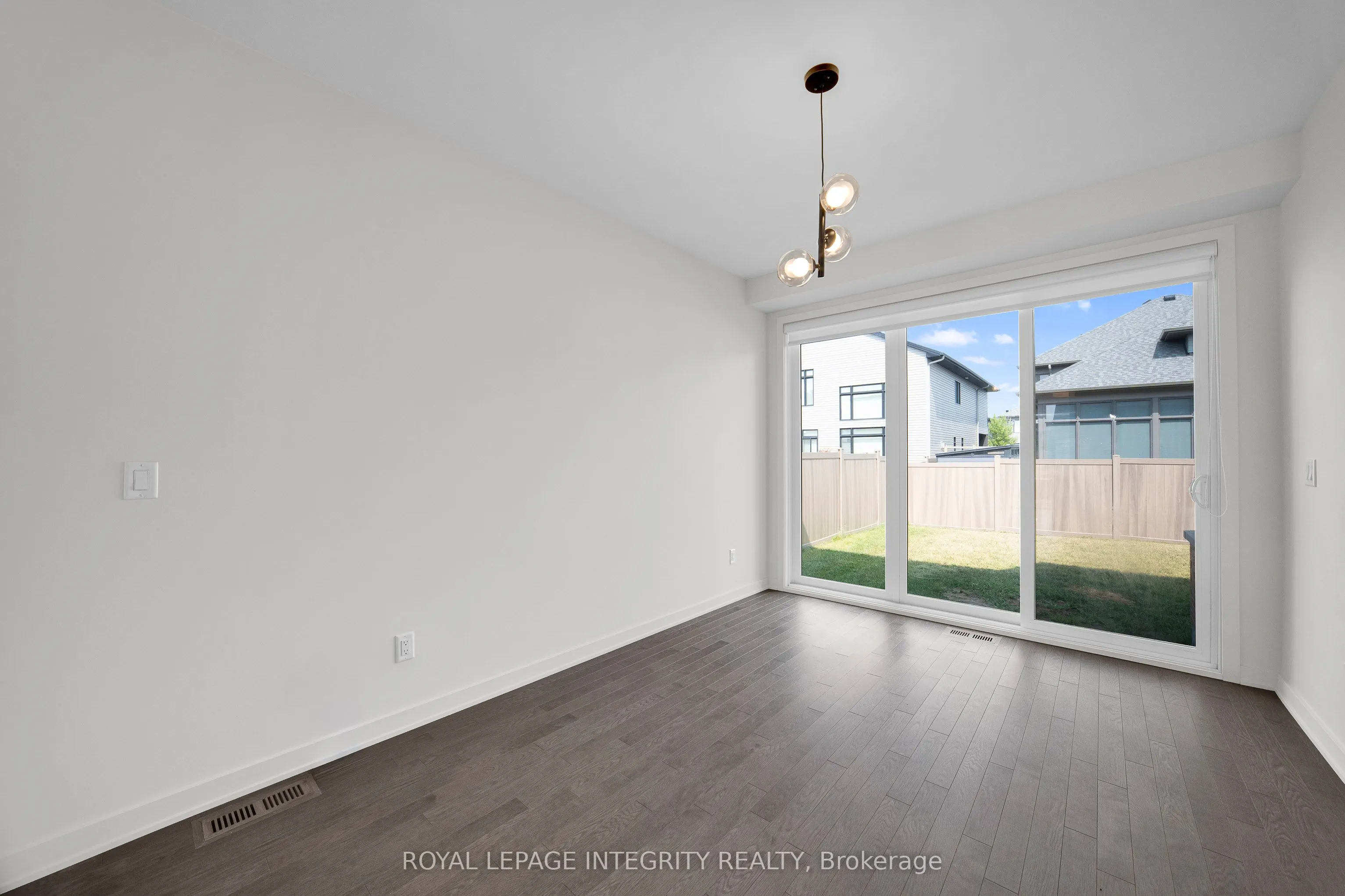 925 Islington Way