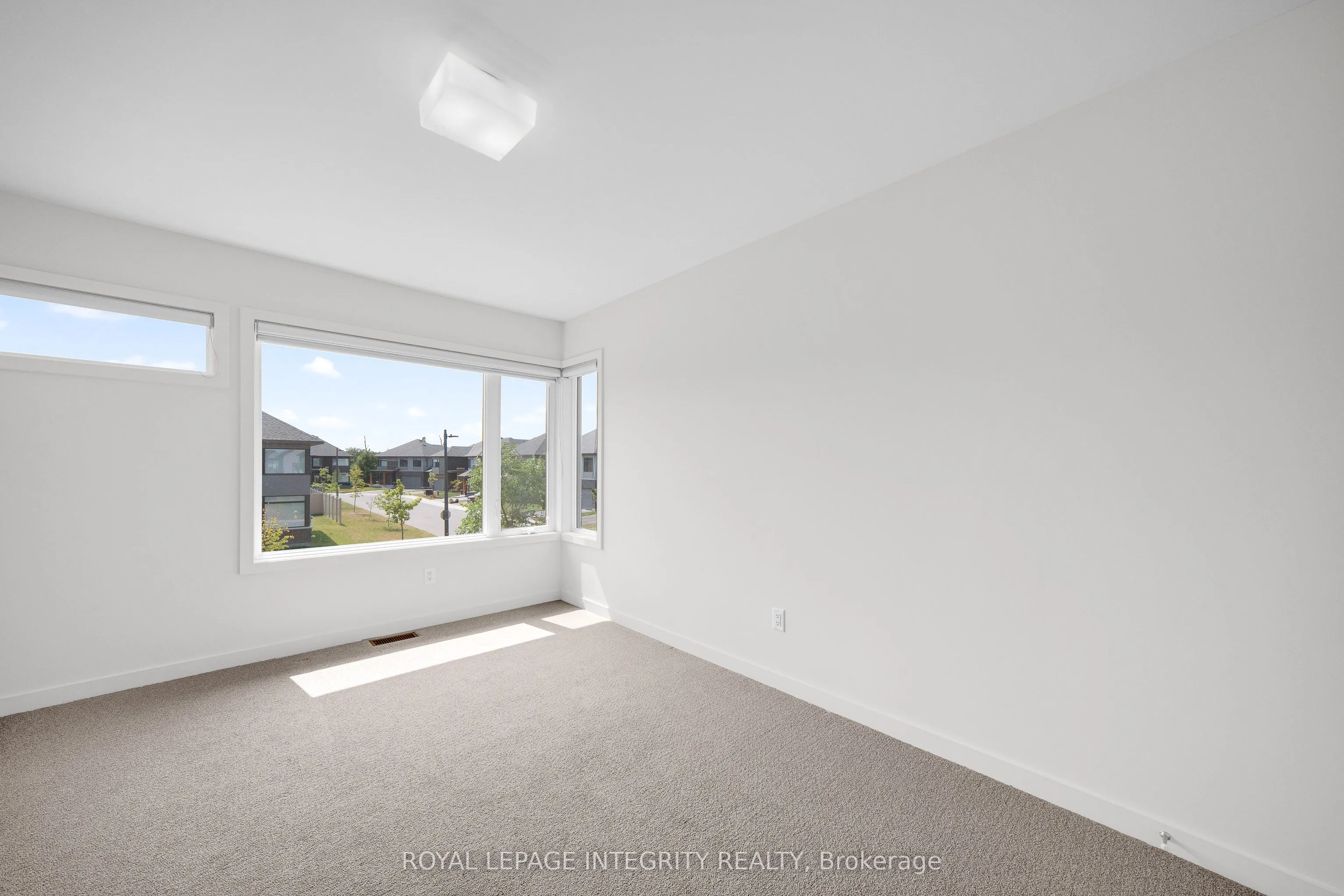925 Islington Way