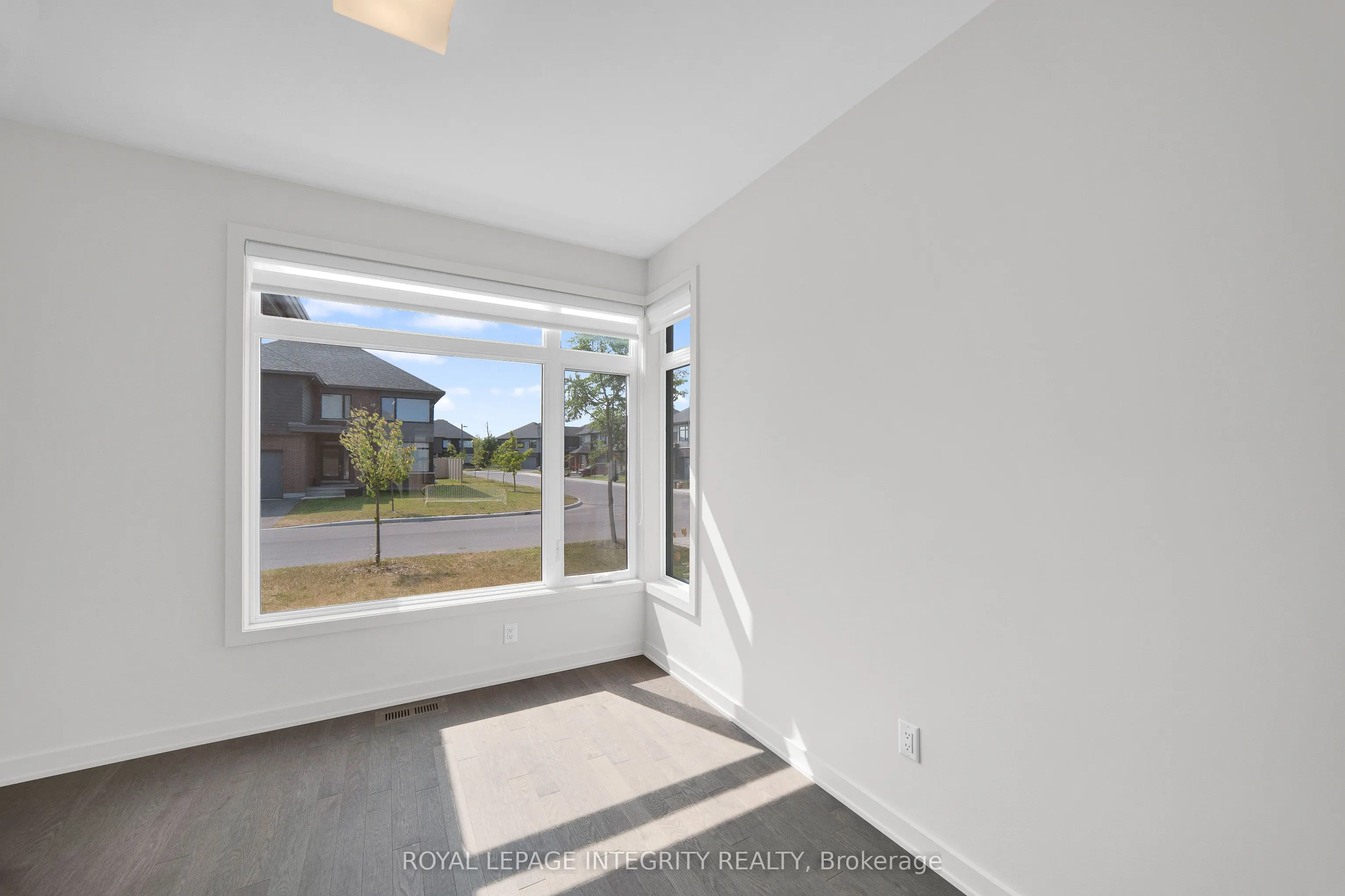 925 Islington Way