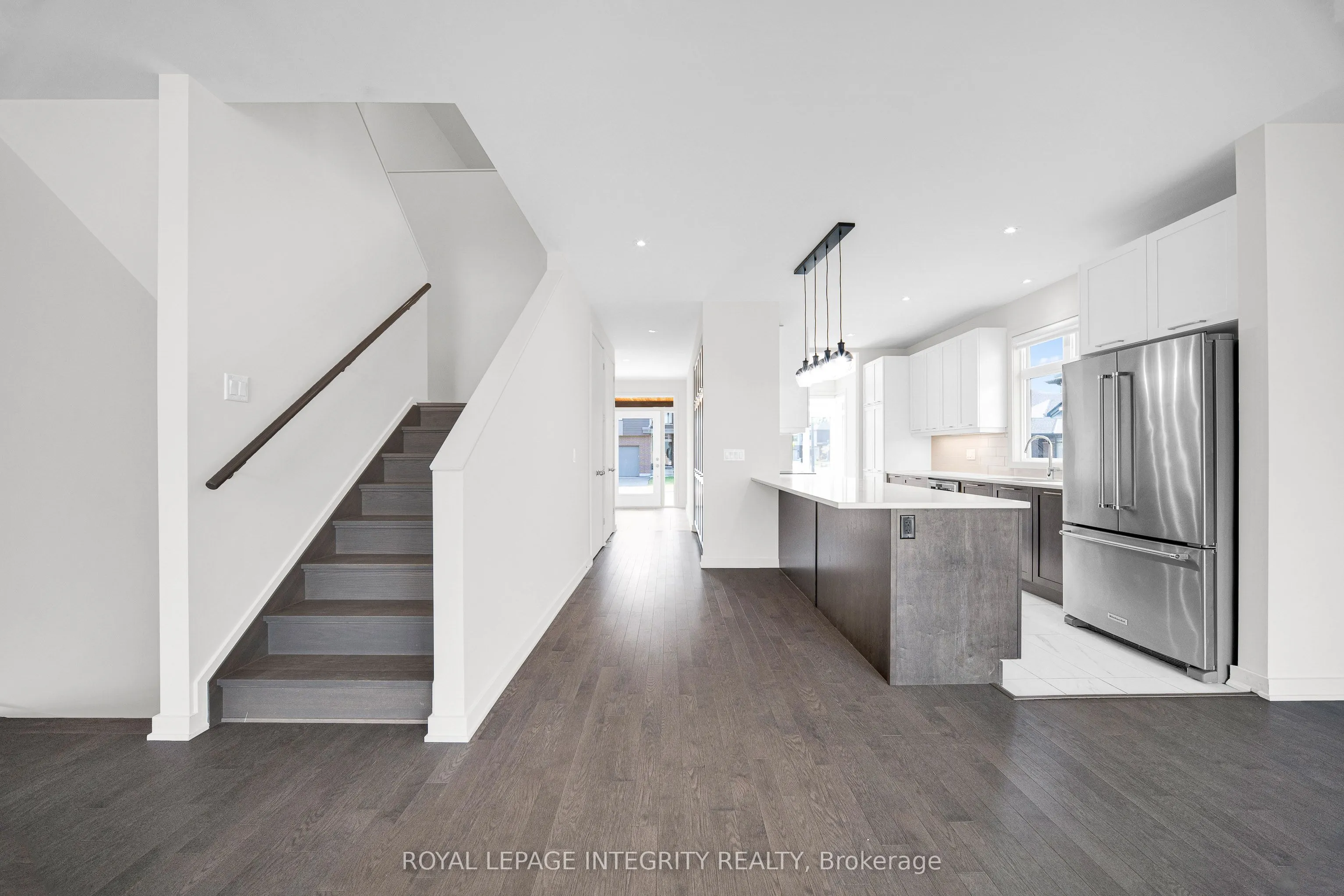 925 Islington Way