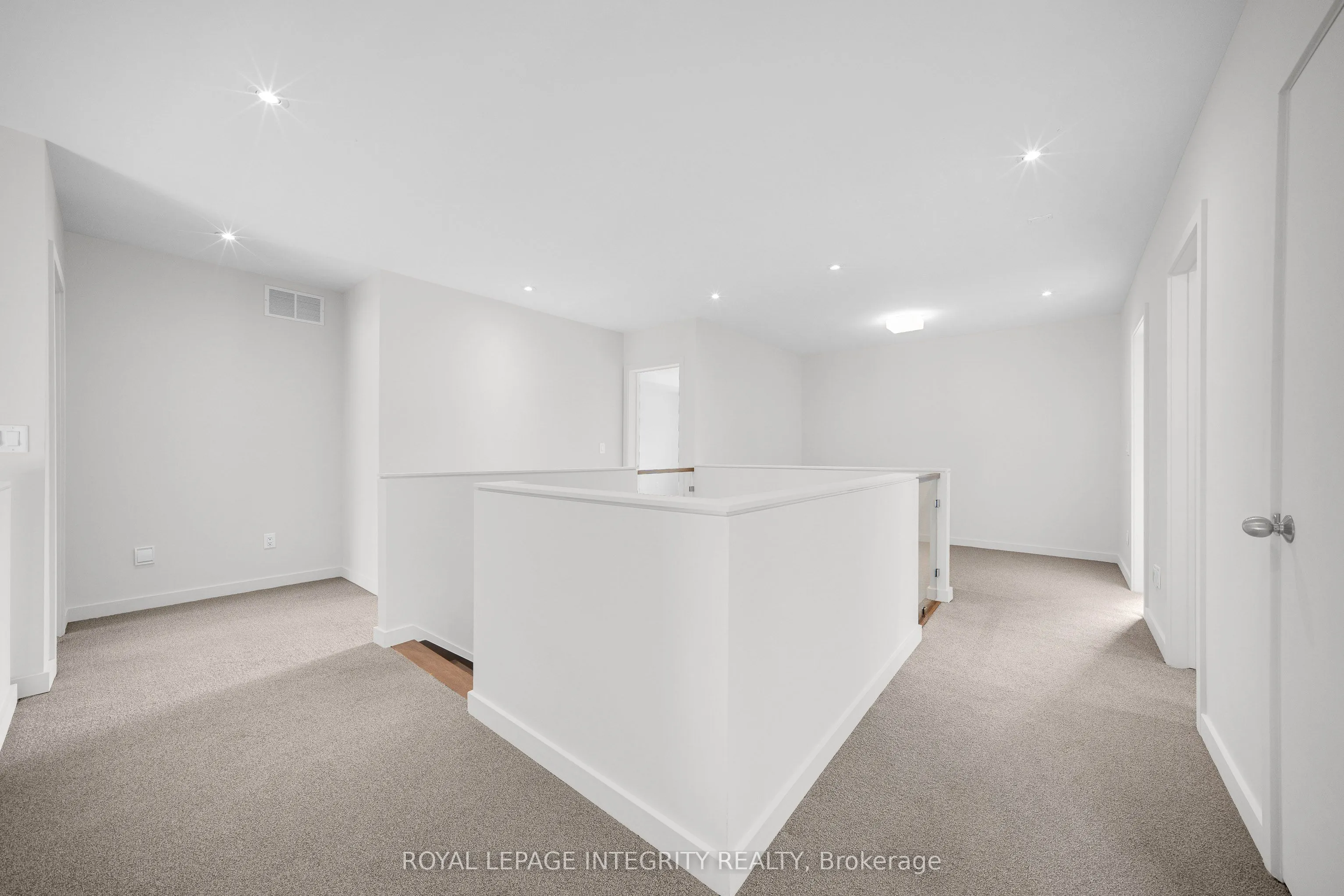 925 Islington Way