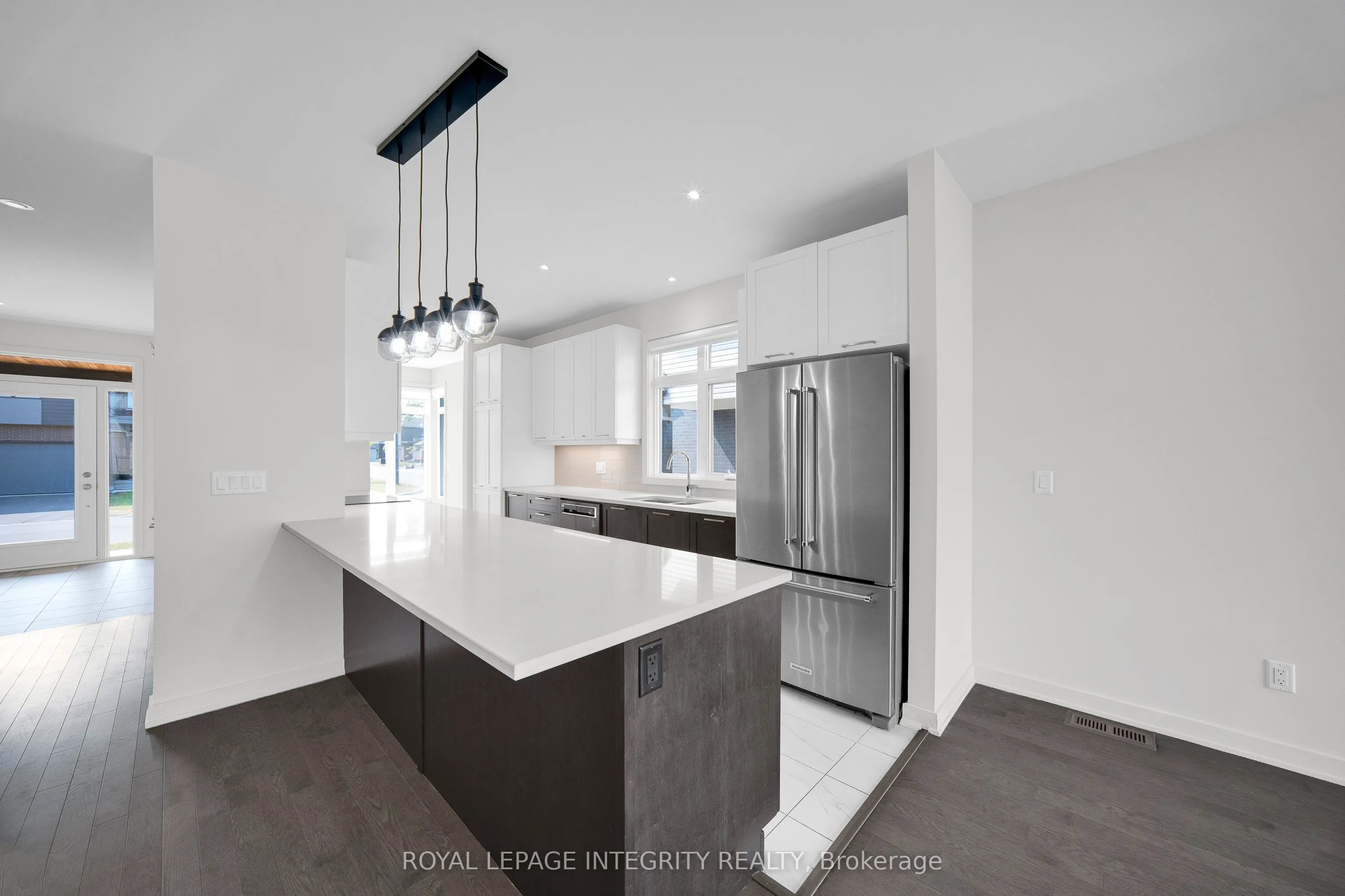 925 Islington Way