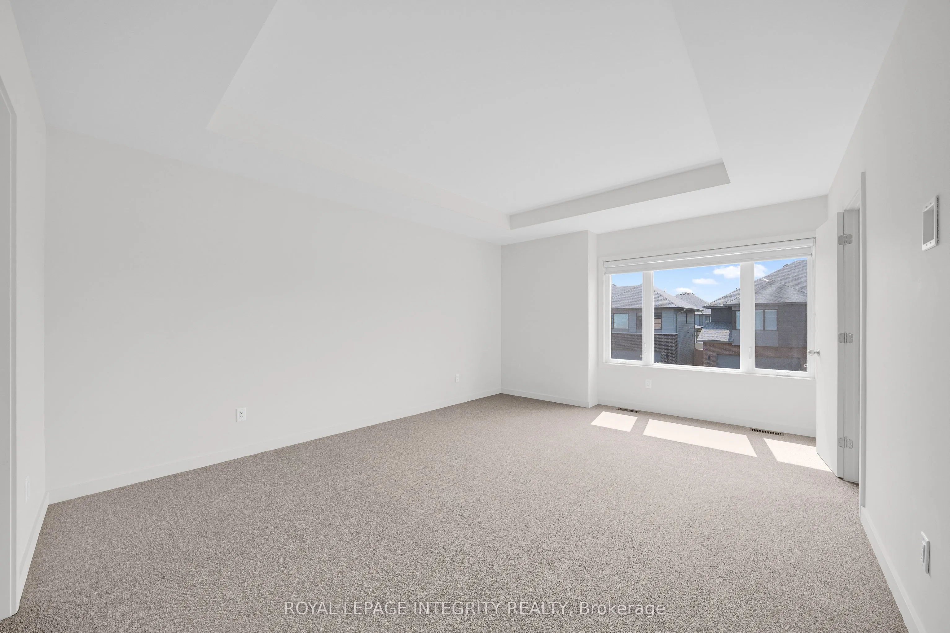 925 Islington Way
