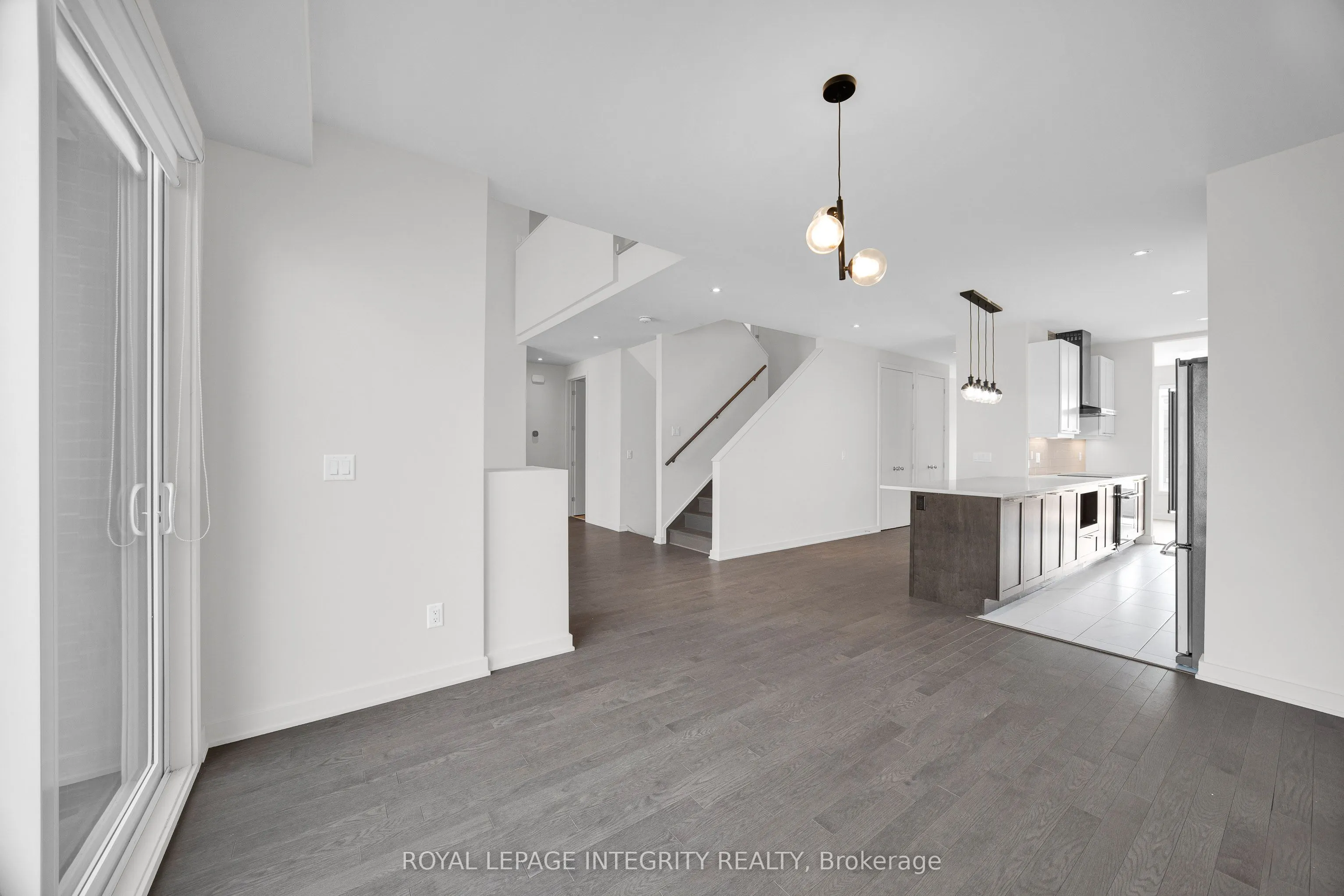 925 Islington Way