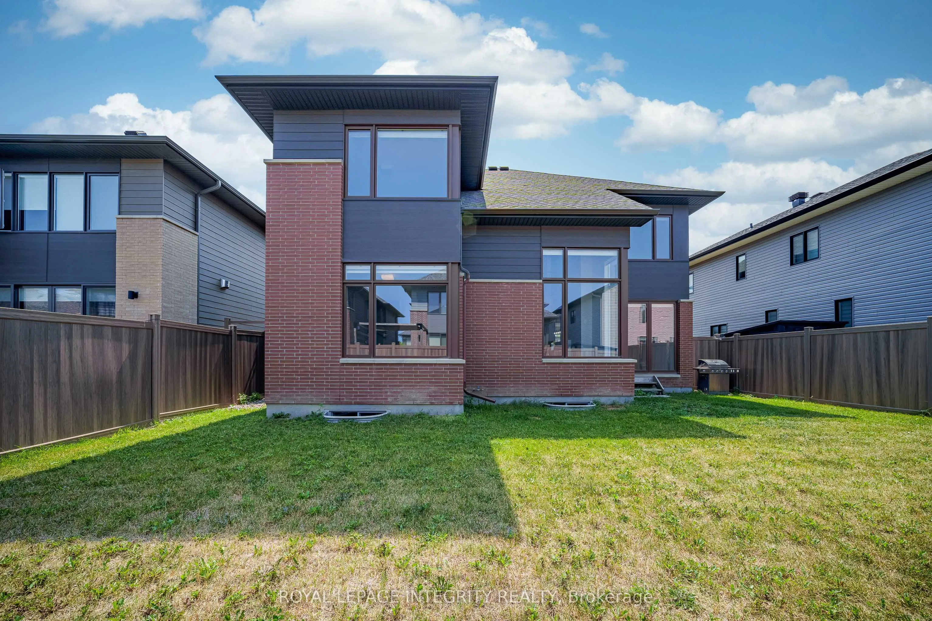 925 Islington Way