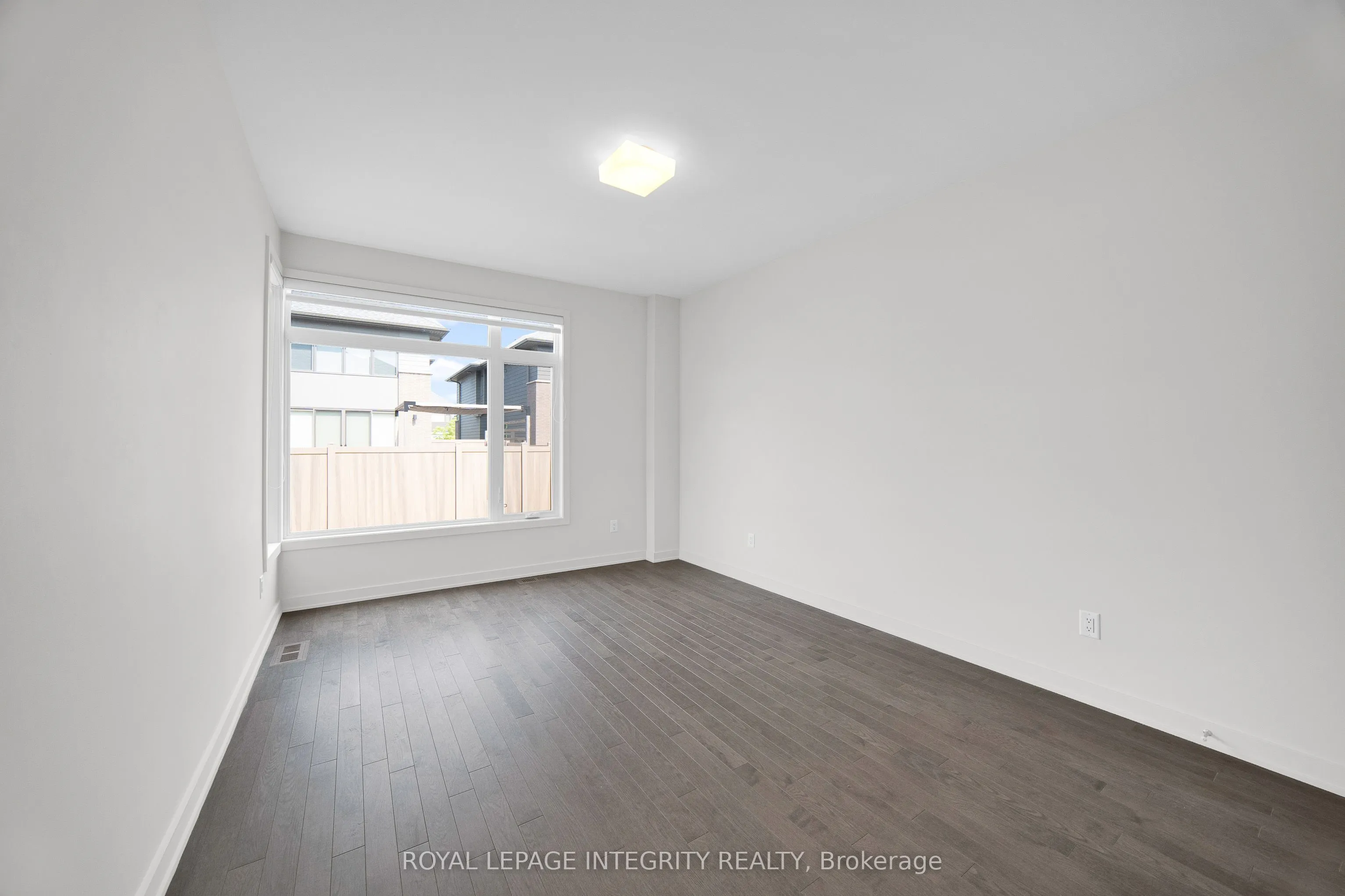 925 Islington Way