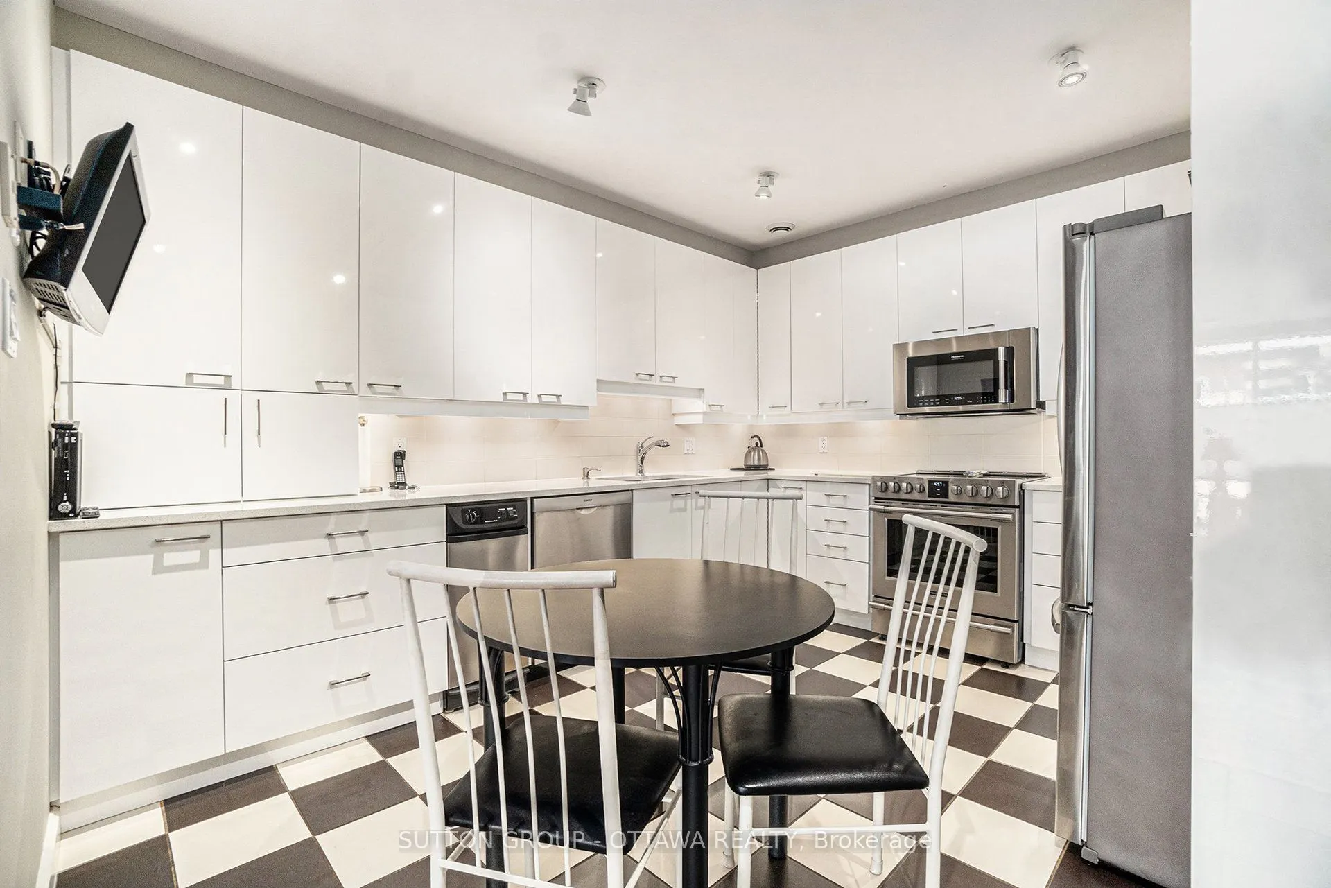 287 Maclaren Street, #202