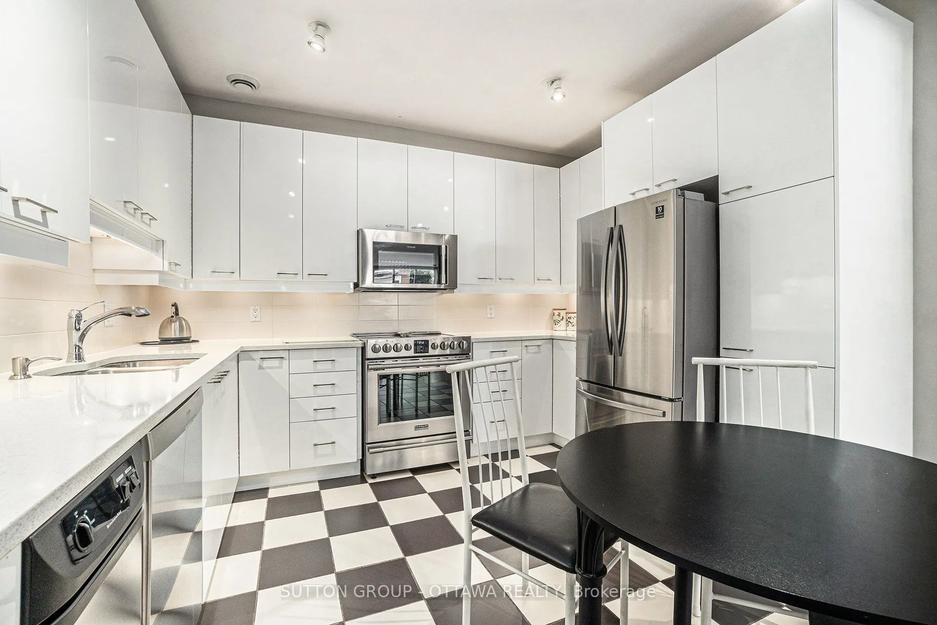 287 Maclaren Street, #202