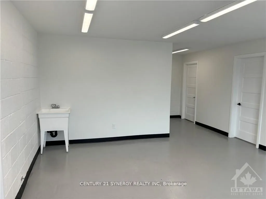 139 KENYON Street W