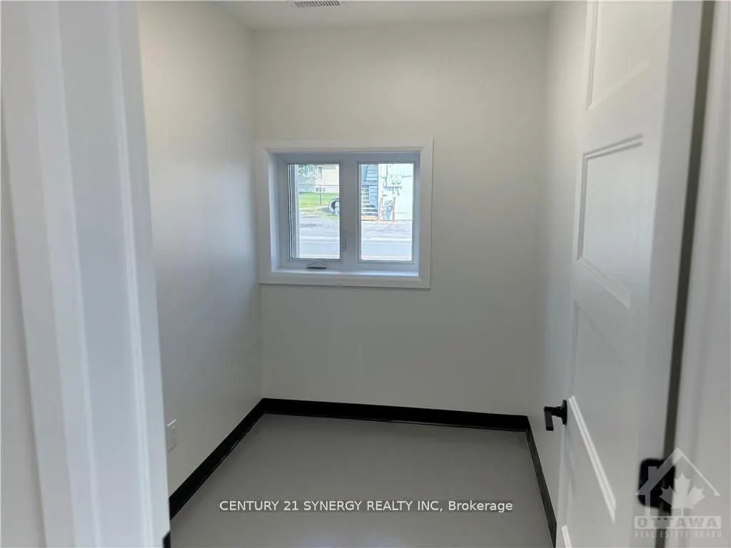 139 KENYON Street W