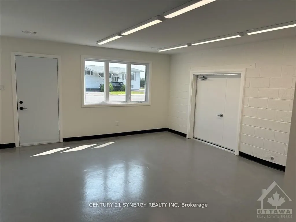 139 KENYON Street W