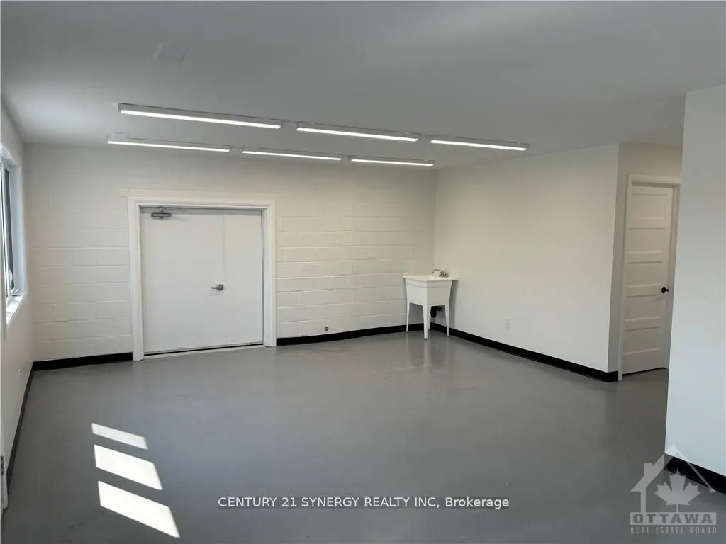 139 KENYON Street W
