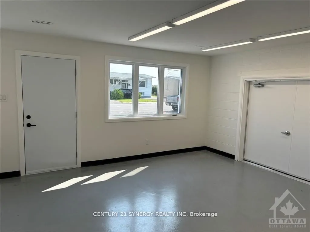 139 KENYON Street W