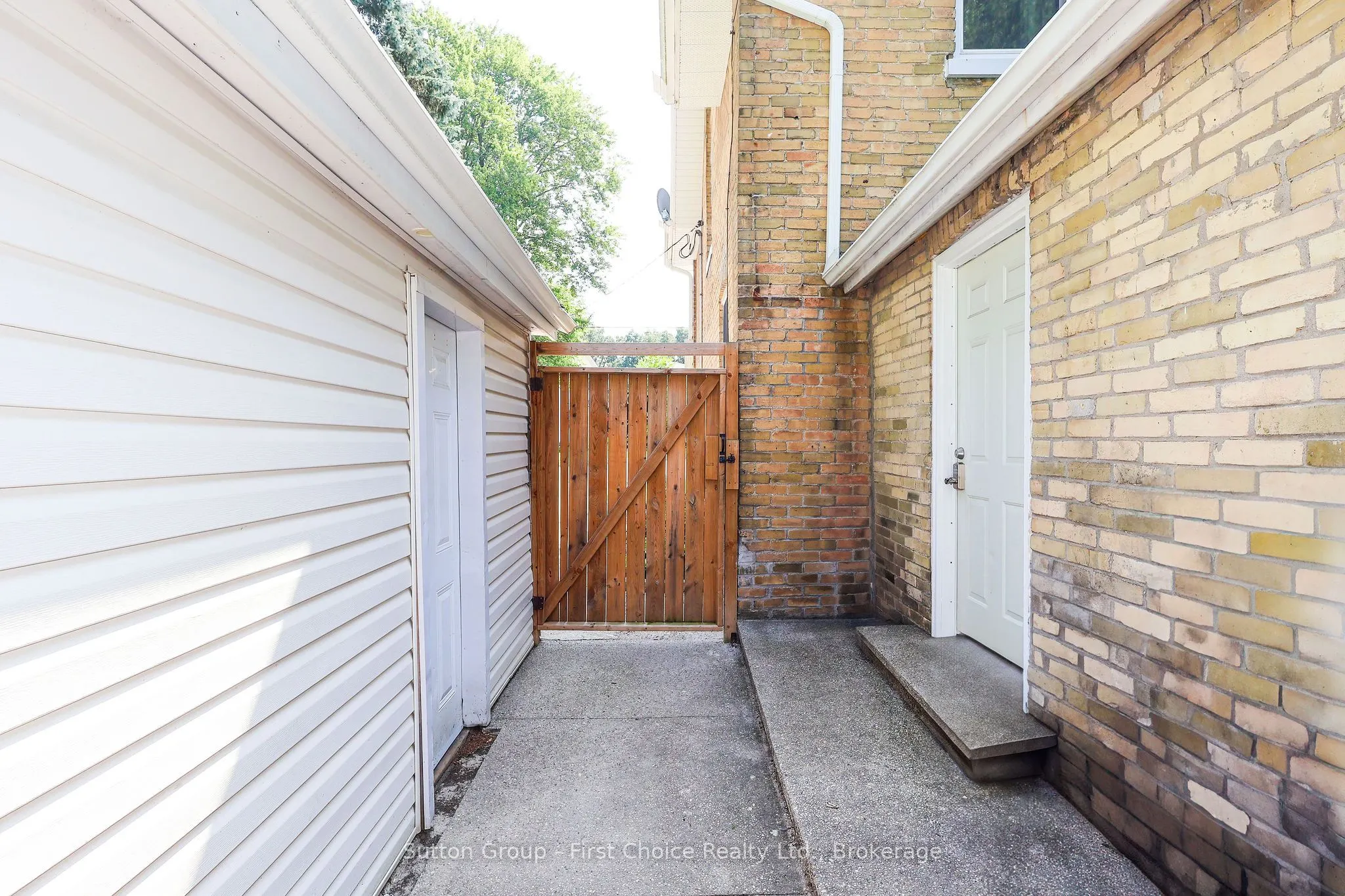 64 Dufferin Street