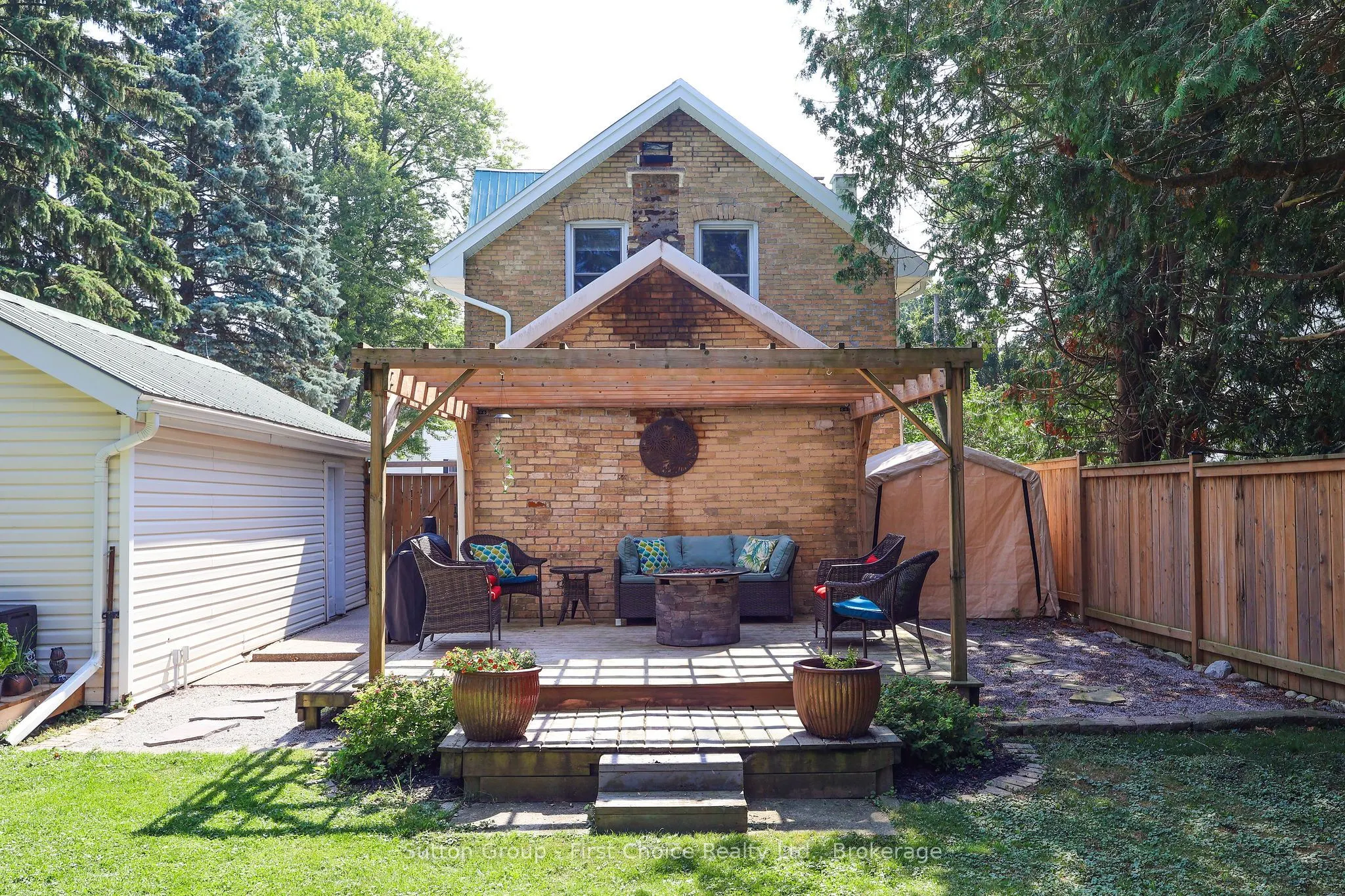 64 Dufferin Street