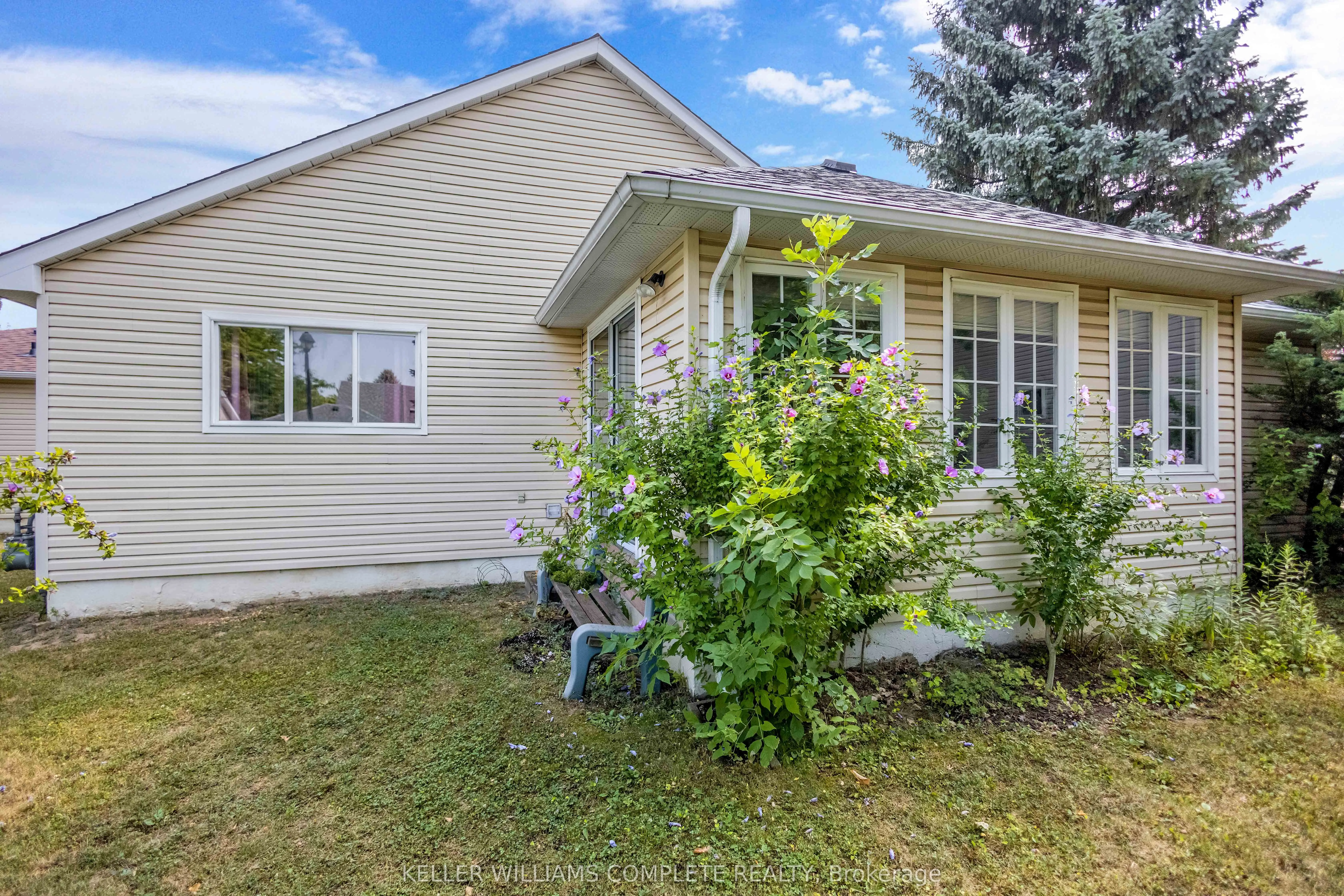 375 SILVERBIRCH Boulevard, #33