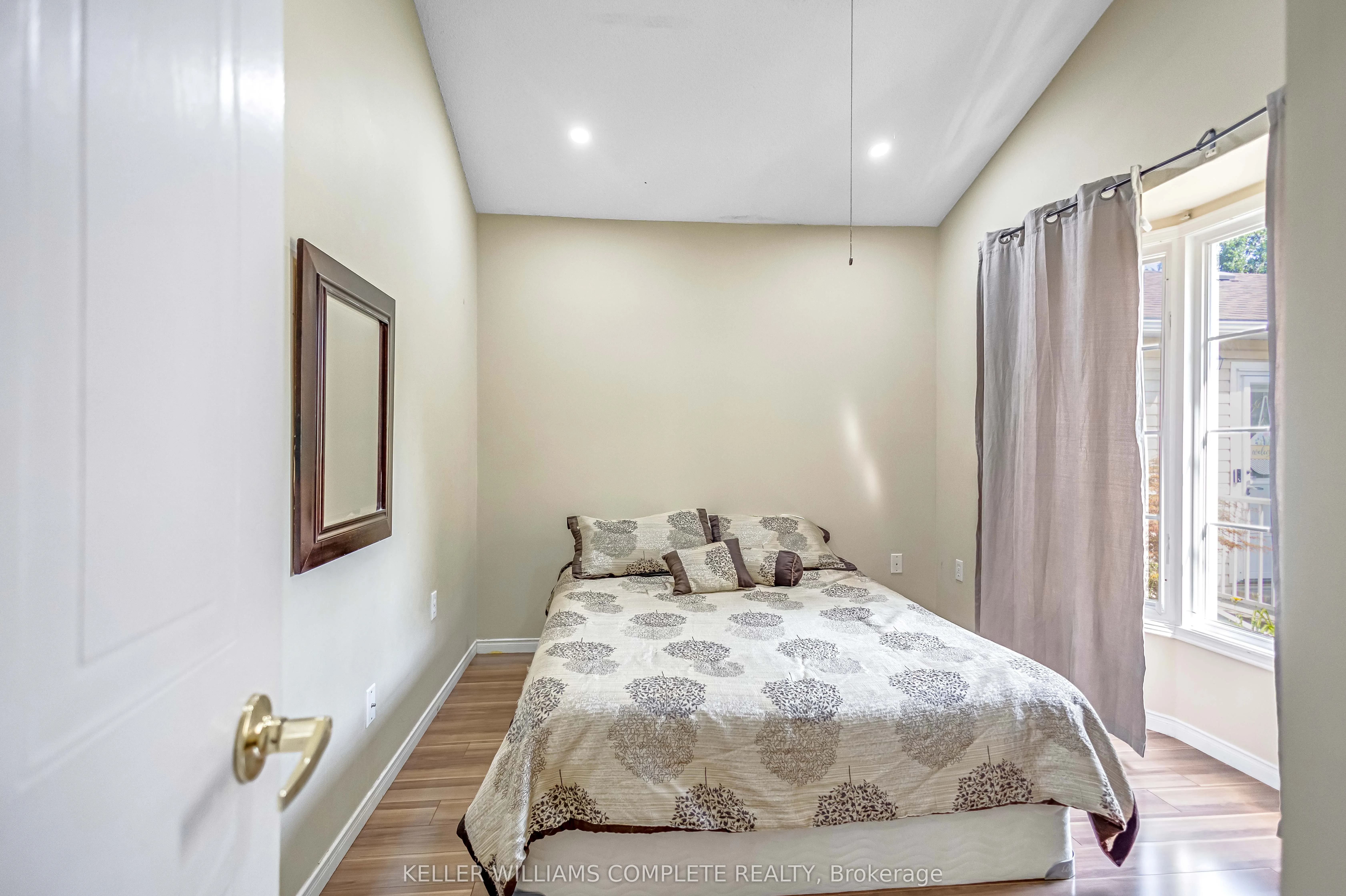 375 SILVERBIRCH Boulevard, #33