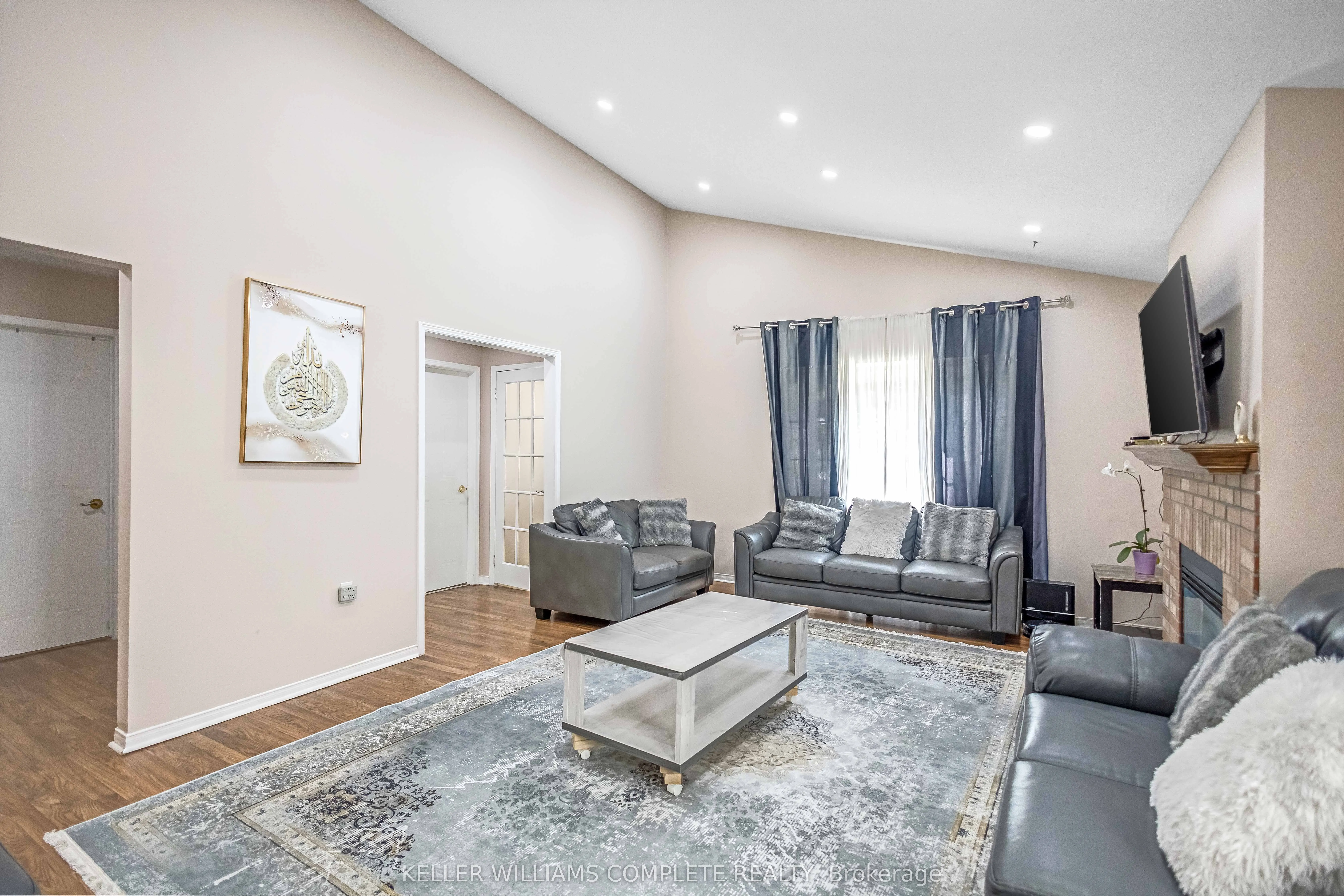 375 SILVERBIRCH Boulevard, #33