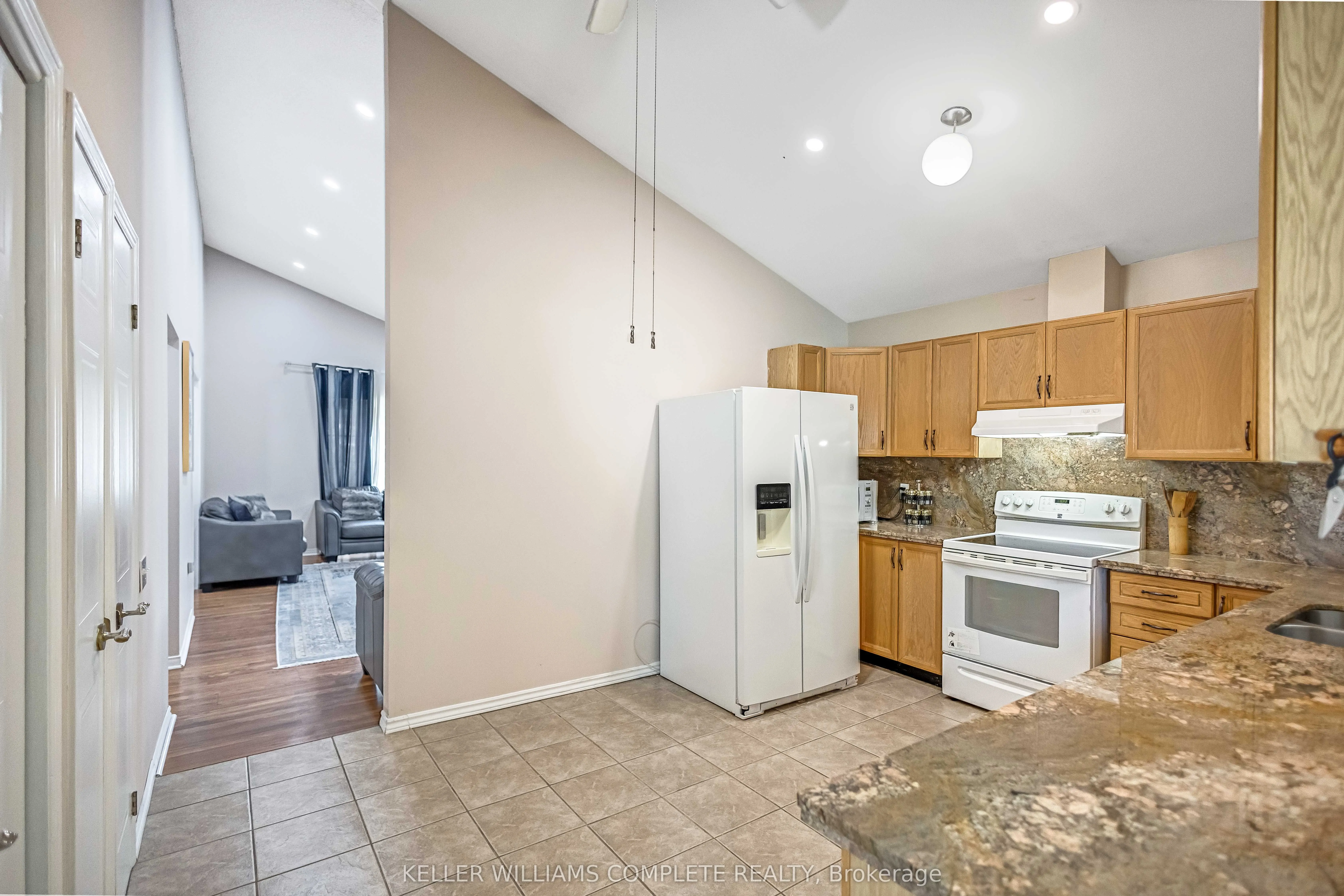 375 SILVERBIRCH Boulevard, #33