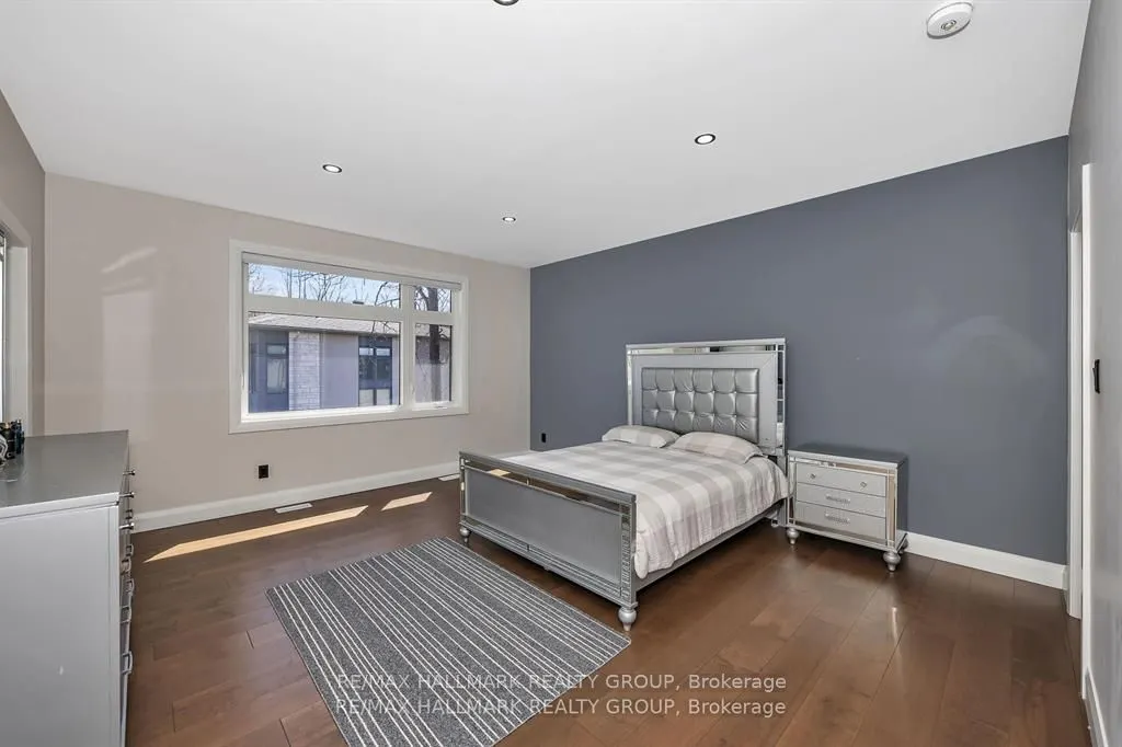 595 Shoreway Drive