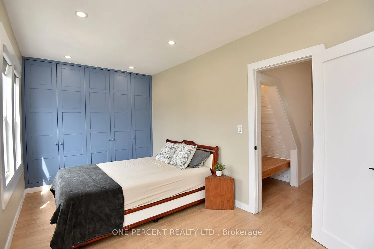 273 Robert Street