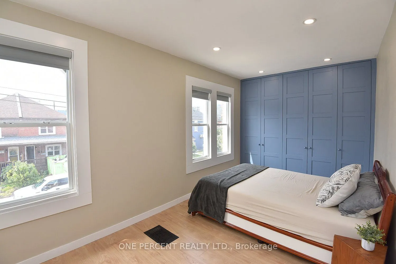 273 Robert Street